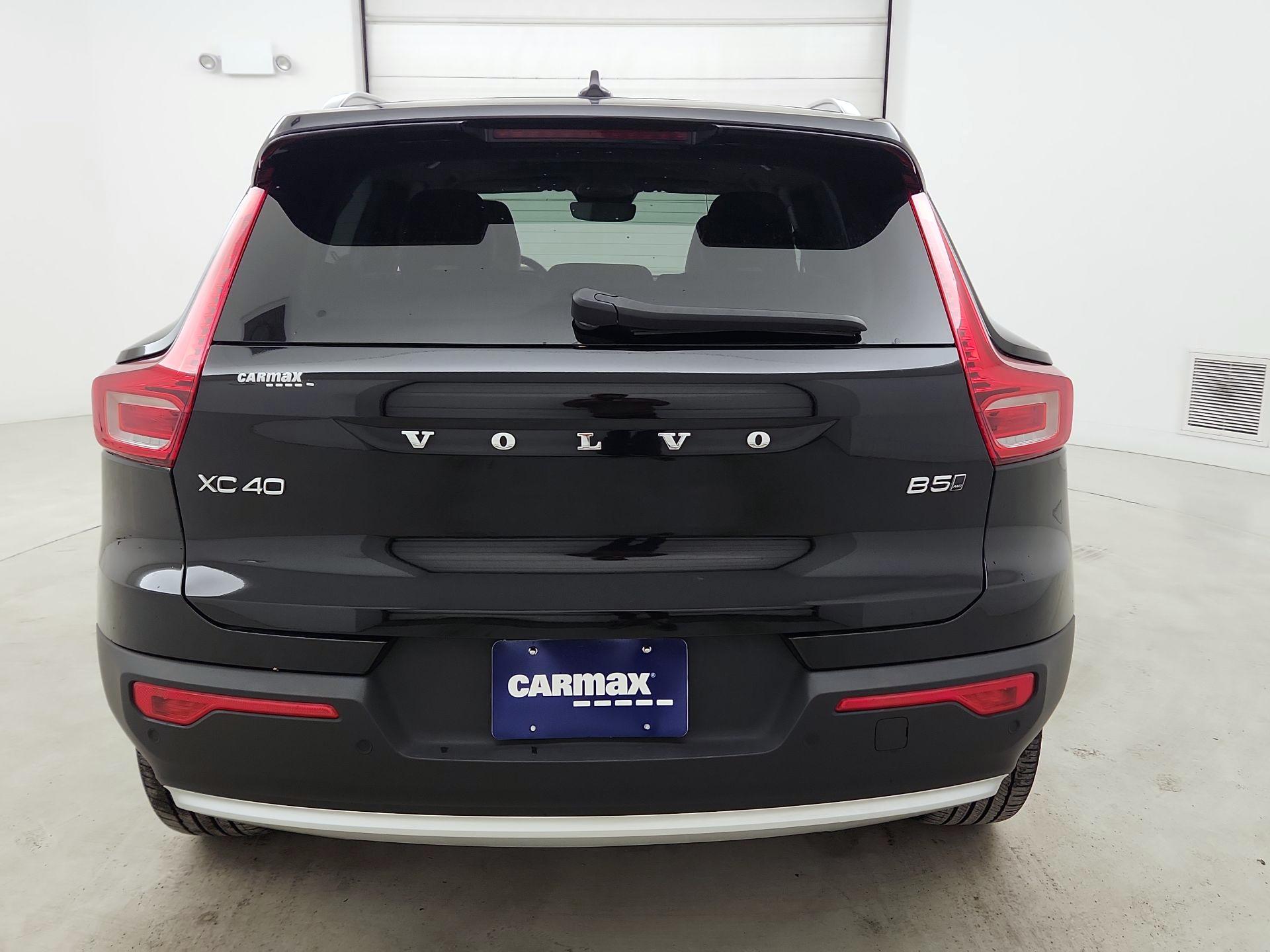 Thumbnail: 2023 Volvo XC40 - 6