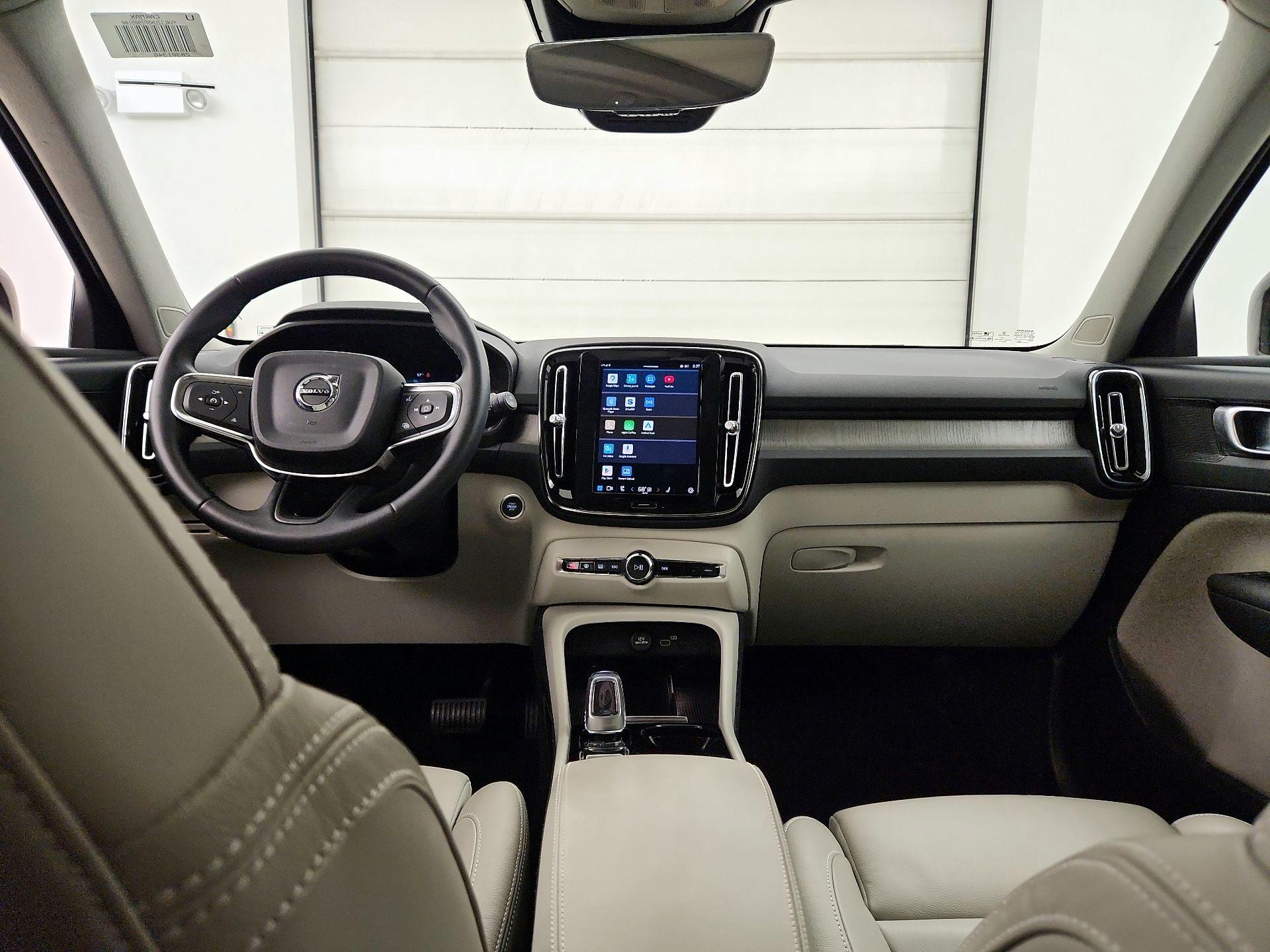 Thumbnail: 2023 Volvo XC40 - 8