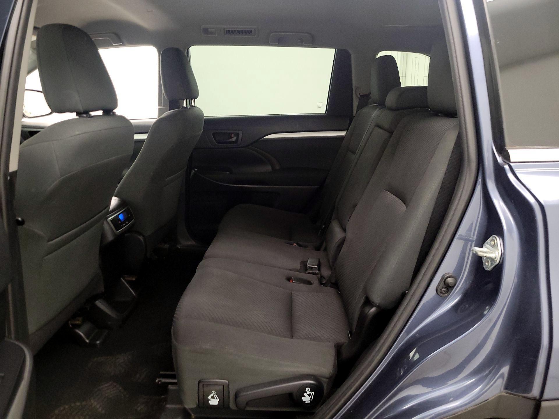 Thumbnail: 2019 Toyota Highlander - 19