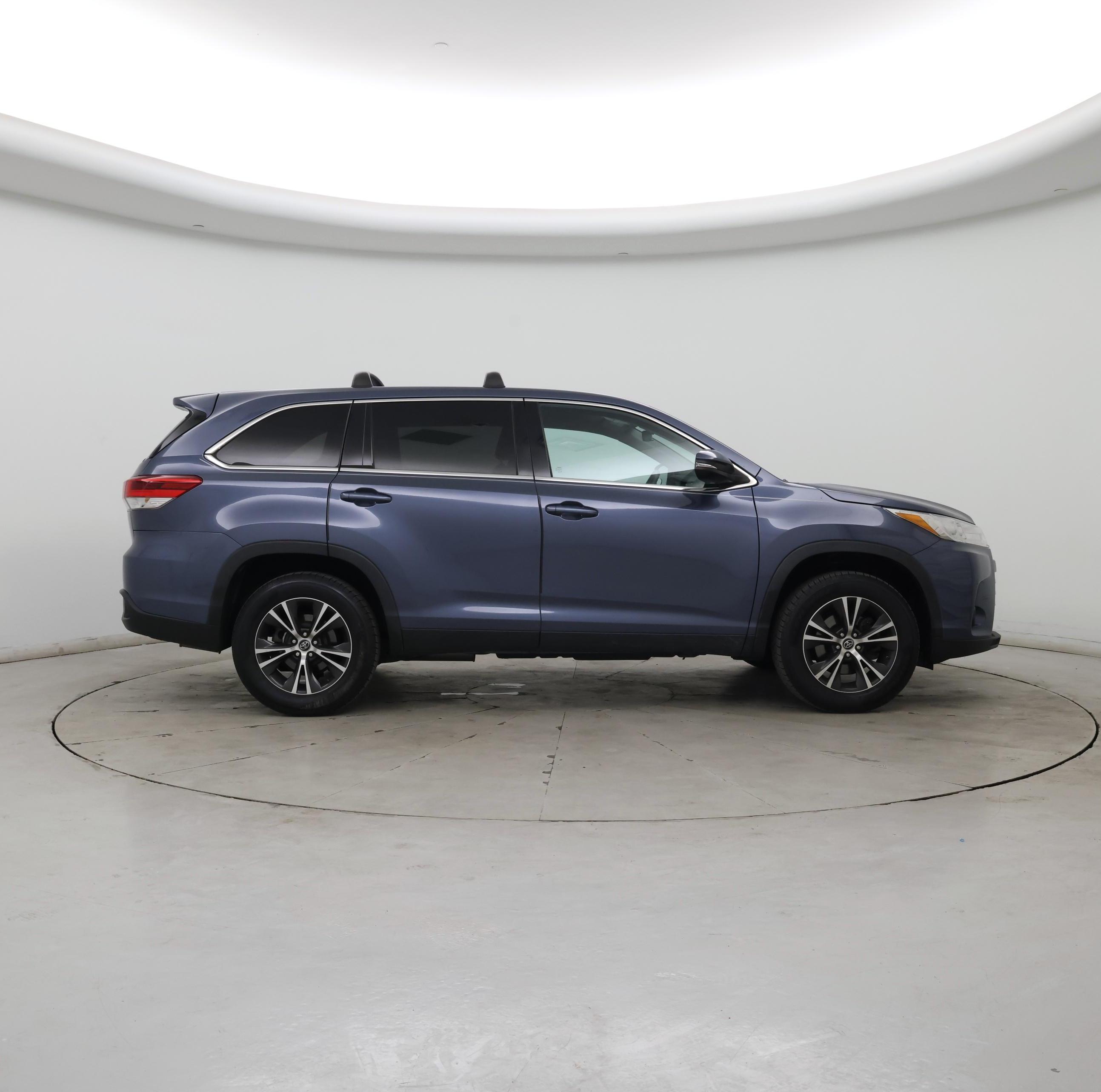 Thumbnail: 2019 Toyota Highlander - 7