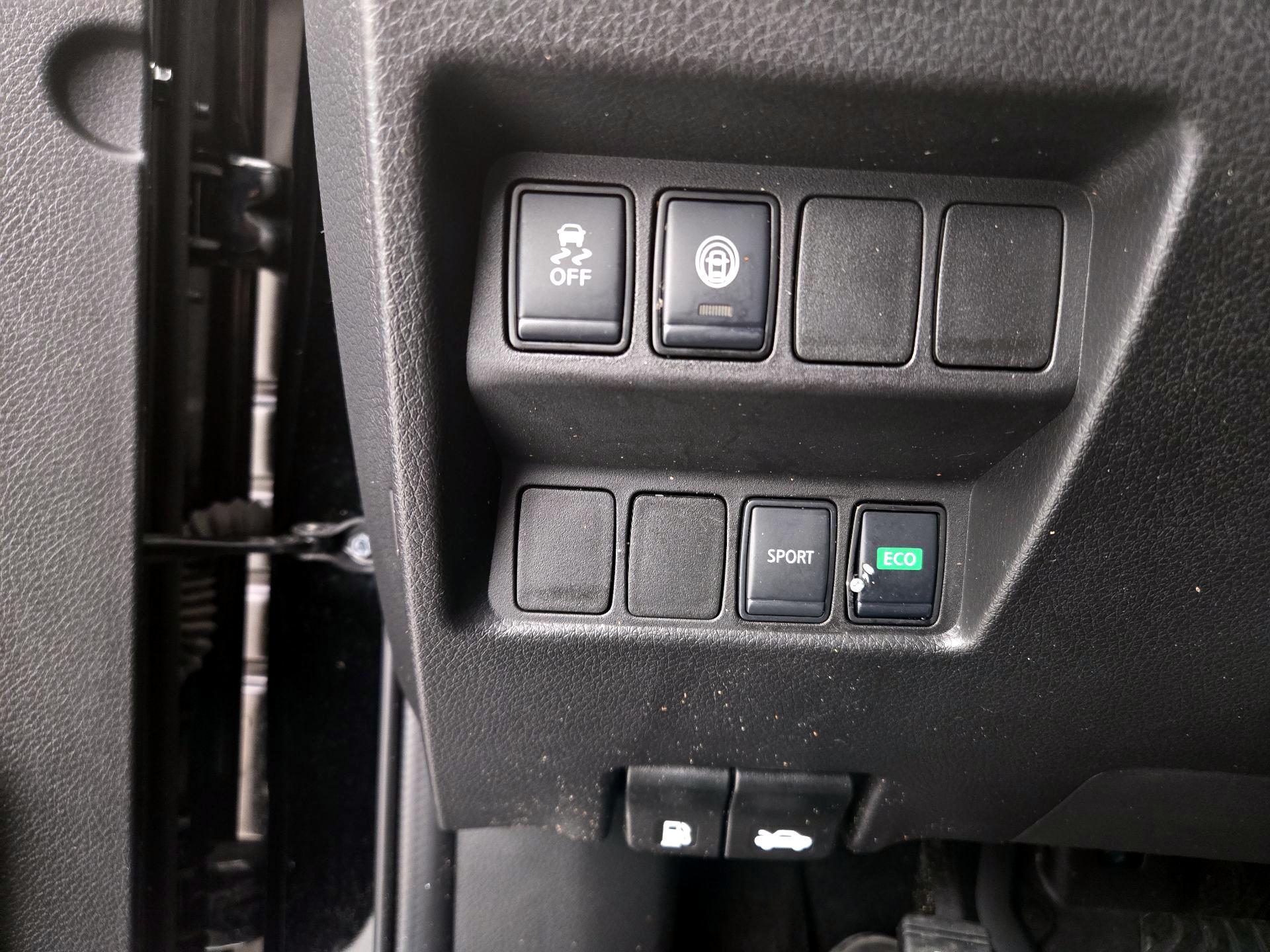 Thumbnail: 2020 Nissan Rogue Sport - 13