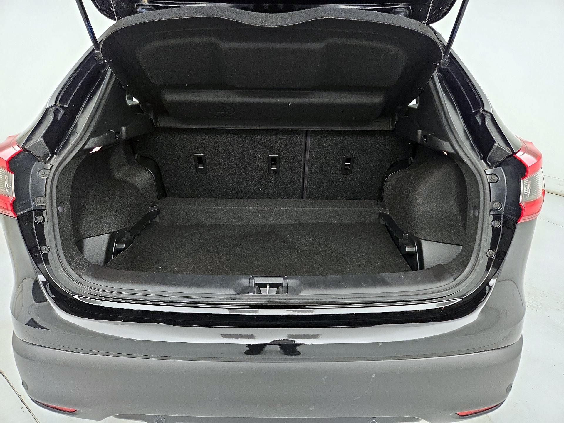 Thumbnail: 2020 Nissan Rogue Sport - 20