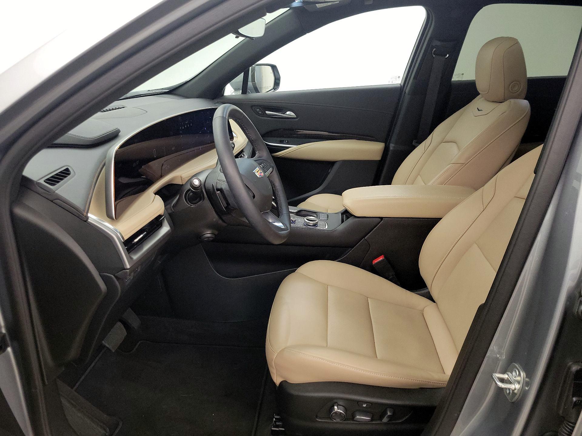 Thumbnail: 2025 Cadillac XT4 - 11