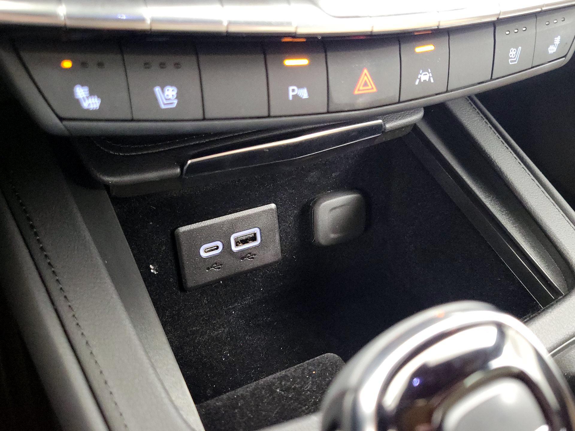 Thumbnail: 2025 Cadillac XT4 - 19