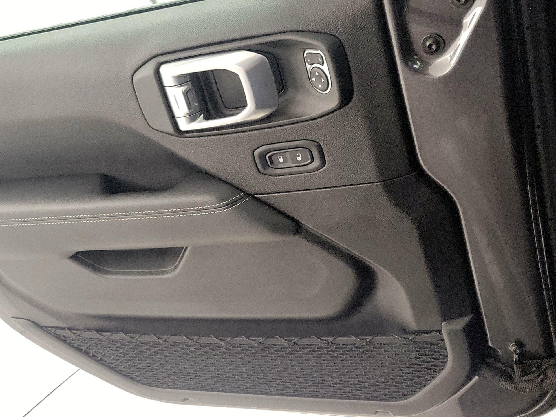 Thumbnail: 2022 Jeep Wrangler - 12