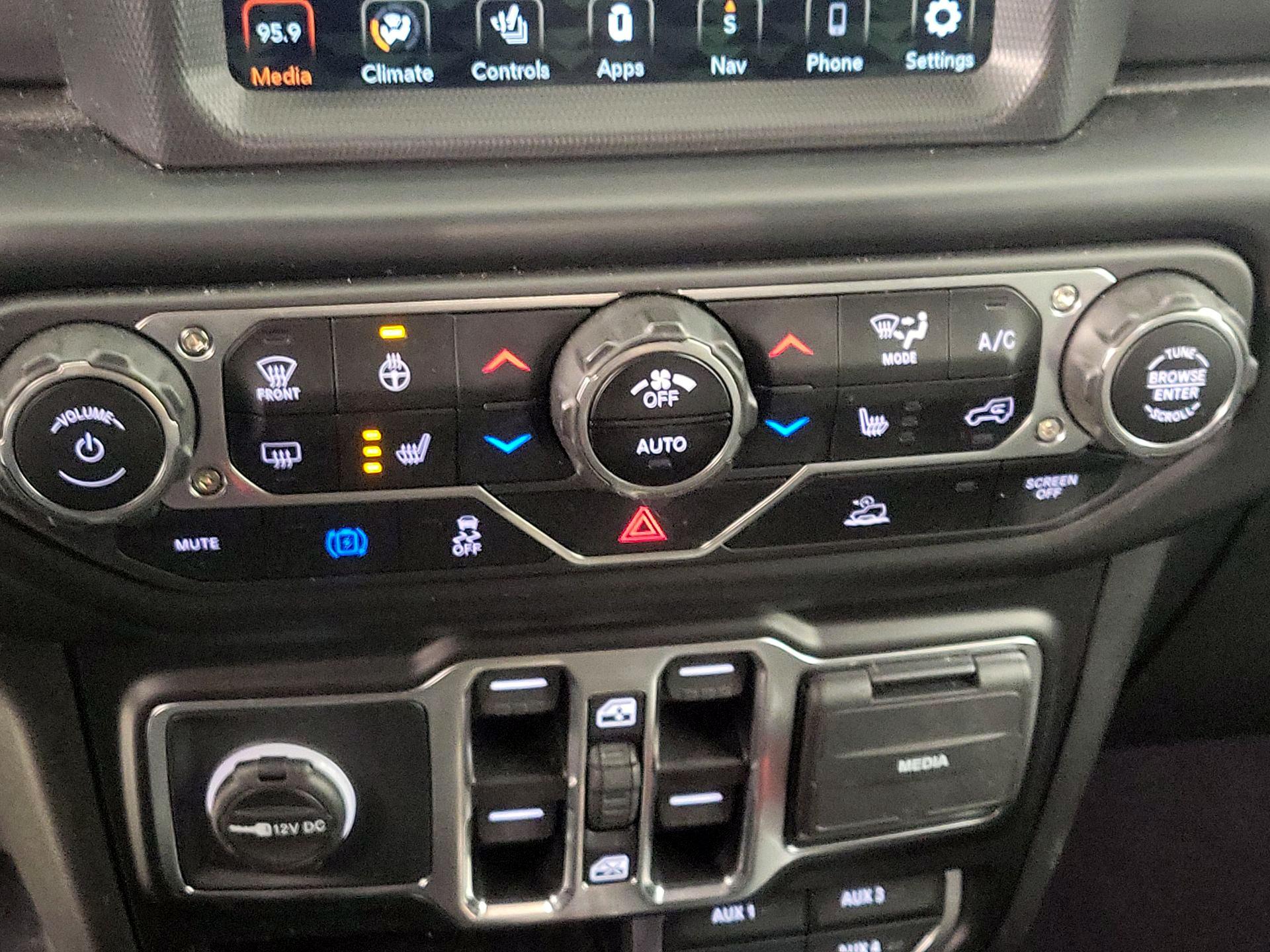 Thumbnail: 2022 Jeep Wrangler - 17