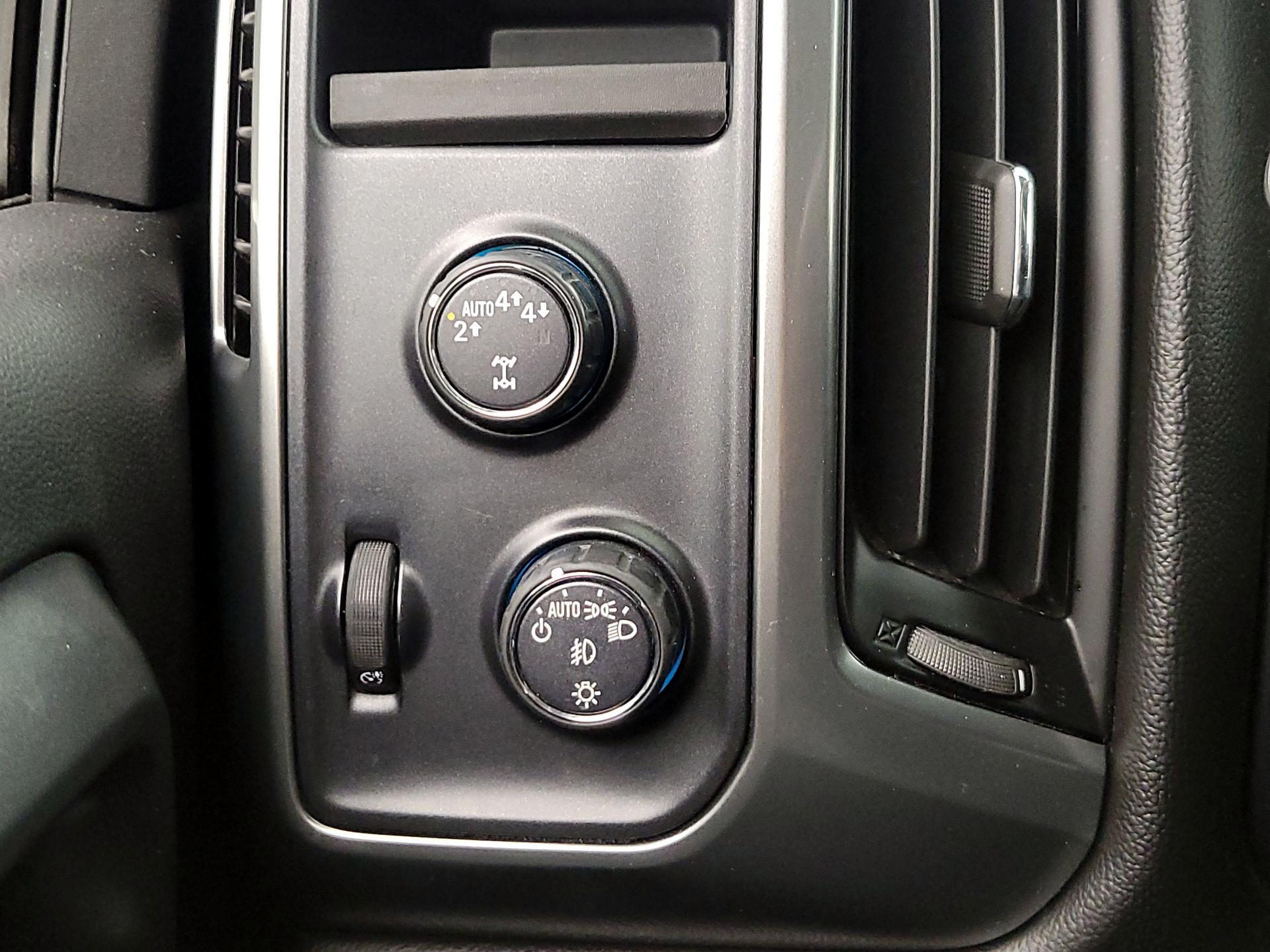 Thumbnail: 2017 Chevrolet Silverado 1500 - 13