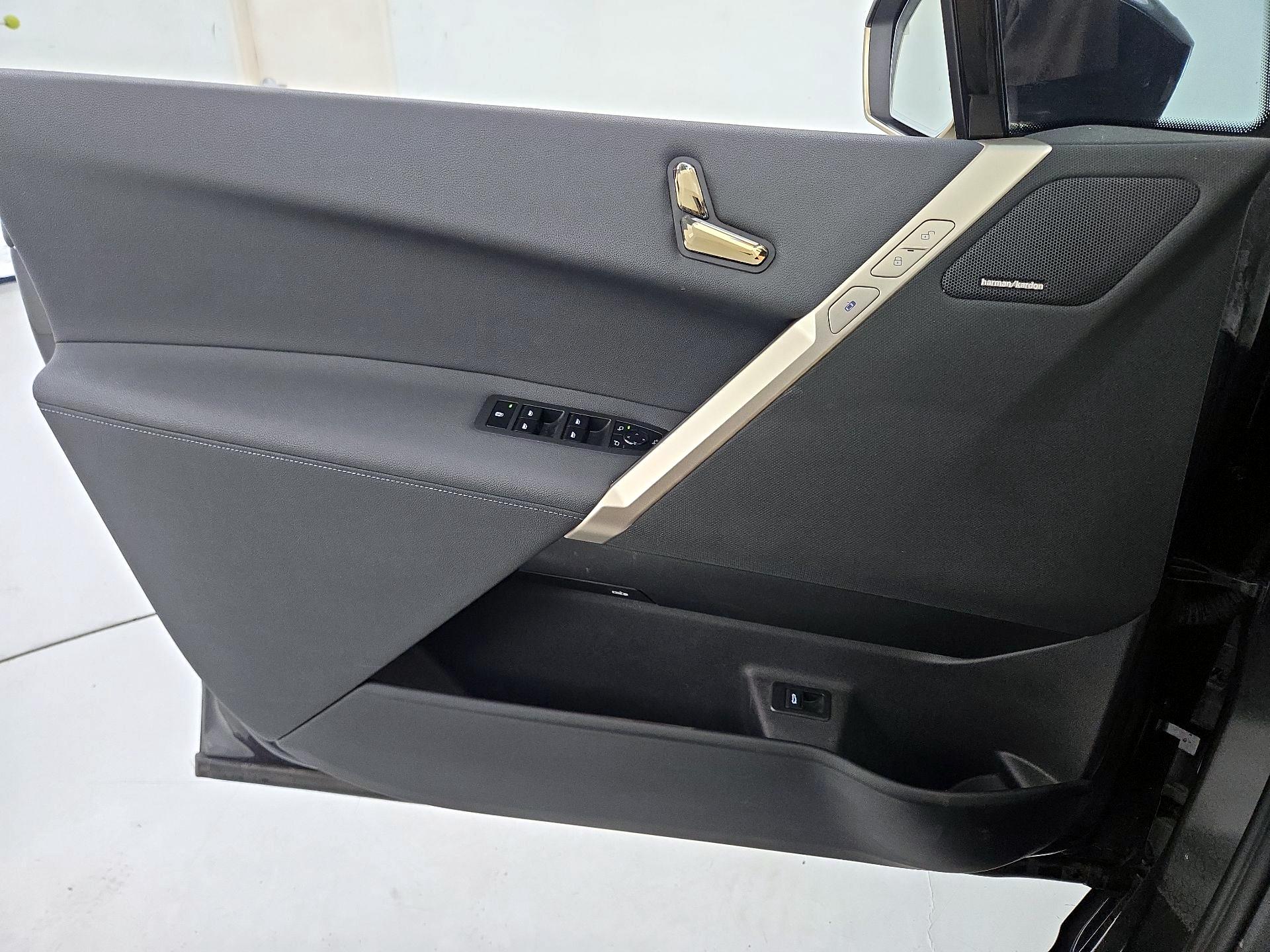 Thumbnail: 2023 BMW iX - 12