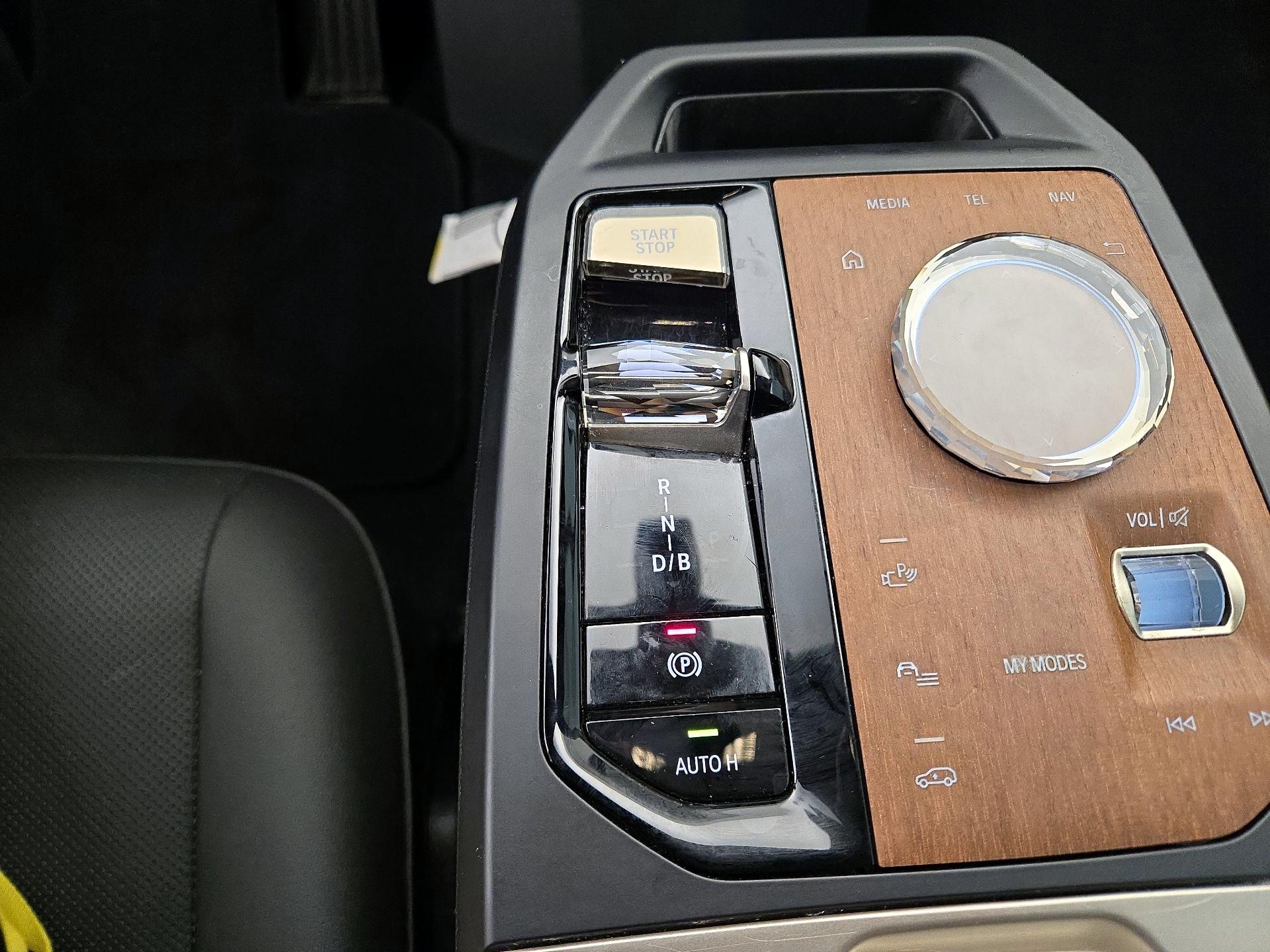 Thumbnail: 2023 BMW iX - 18