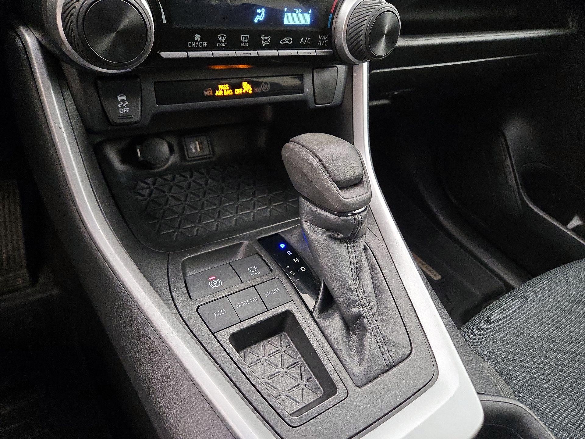 Thumbnail: 2023 Toyota RAV4 - 17