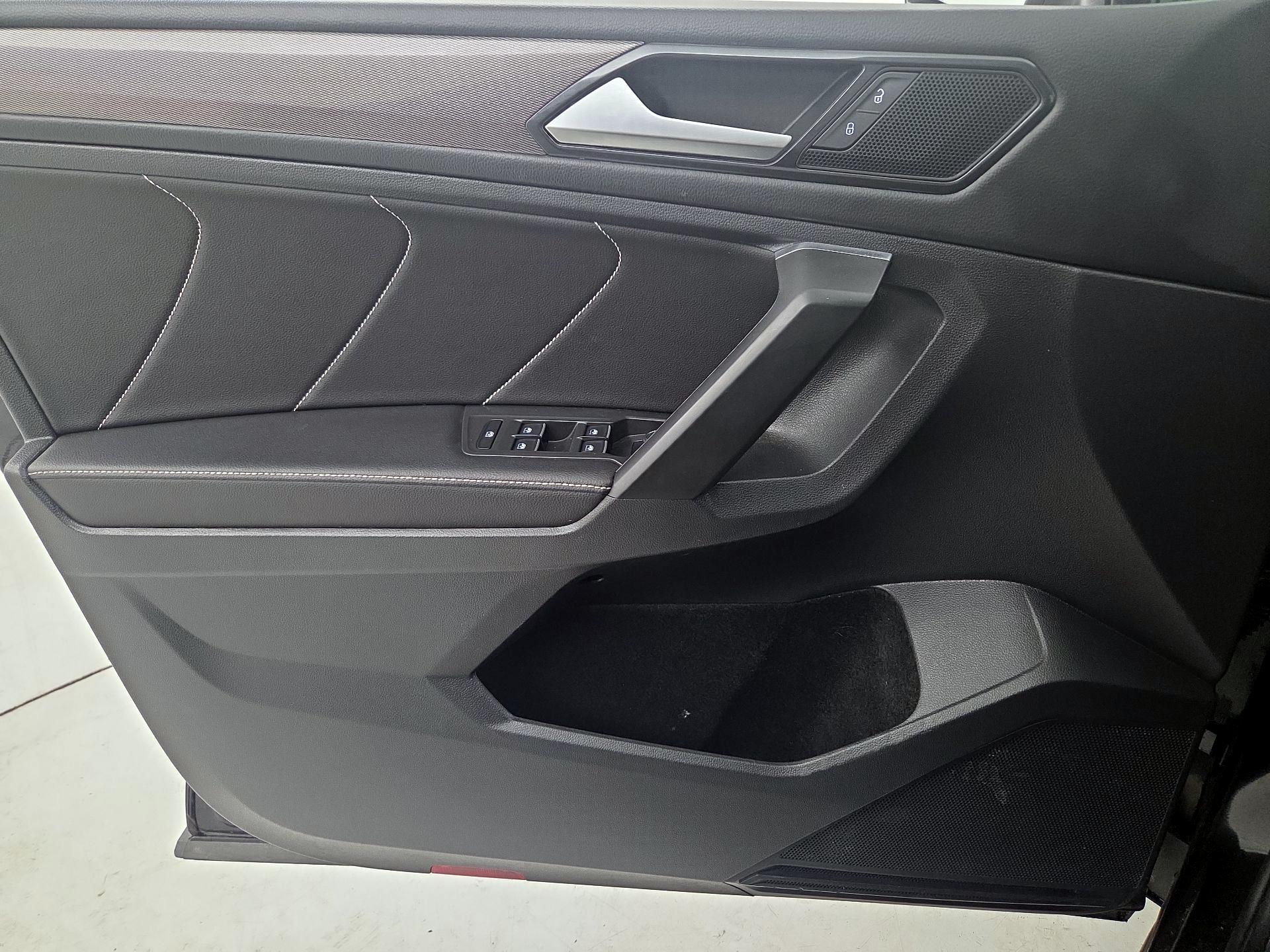 Thumbnail: 2022 Volkswagen Tiguan - 12