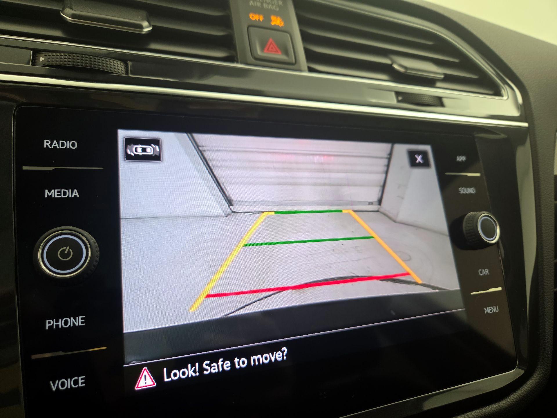 Thumbnail: 2022 Volkswagen Tiguan - 14