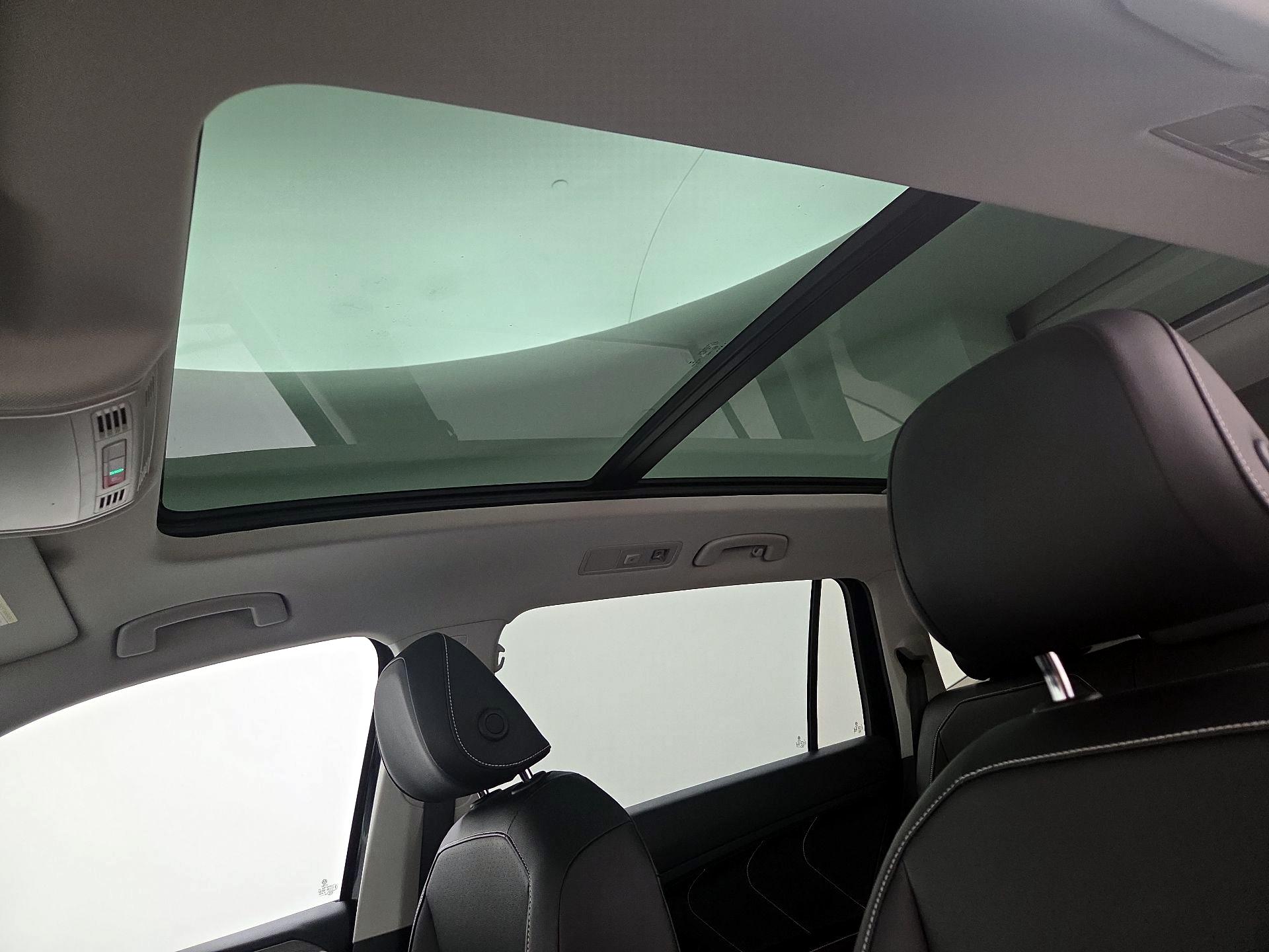 Thumbnail: 2022 Volkswagen Tiguan - 19