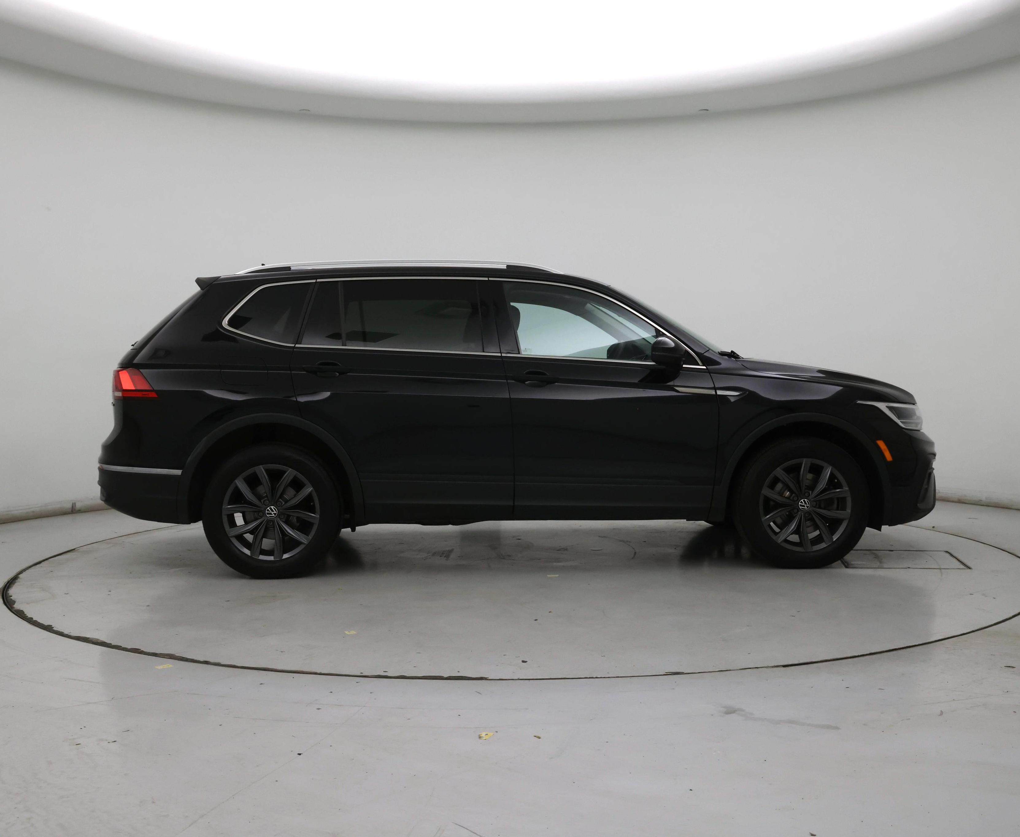 Thumbnail: 2022 Volkswagen Tiguan - 7