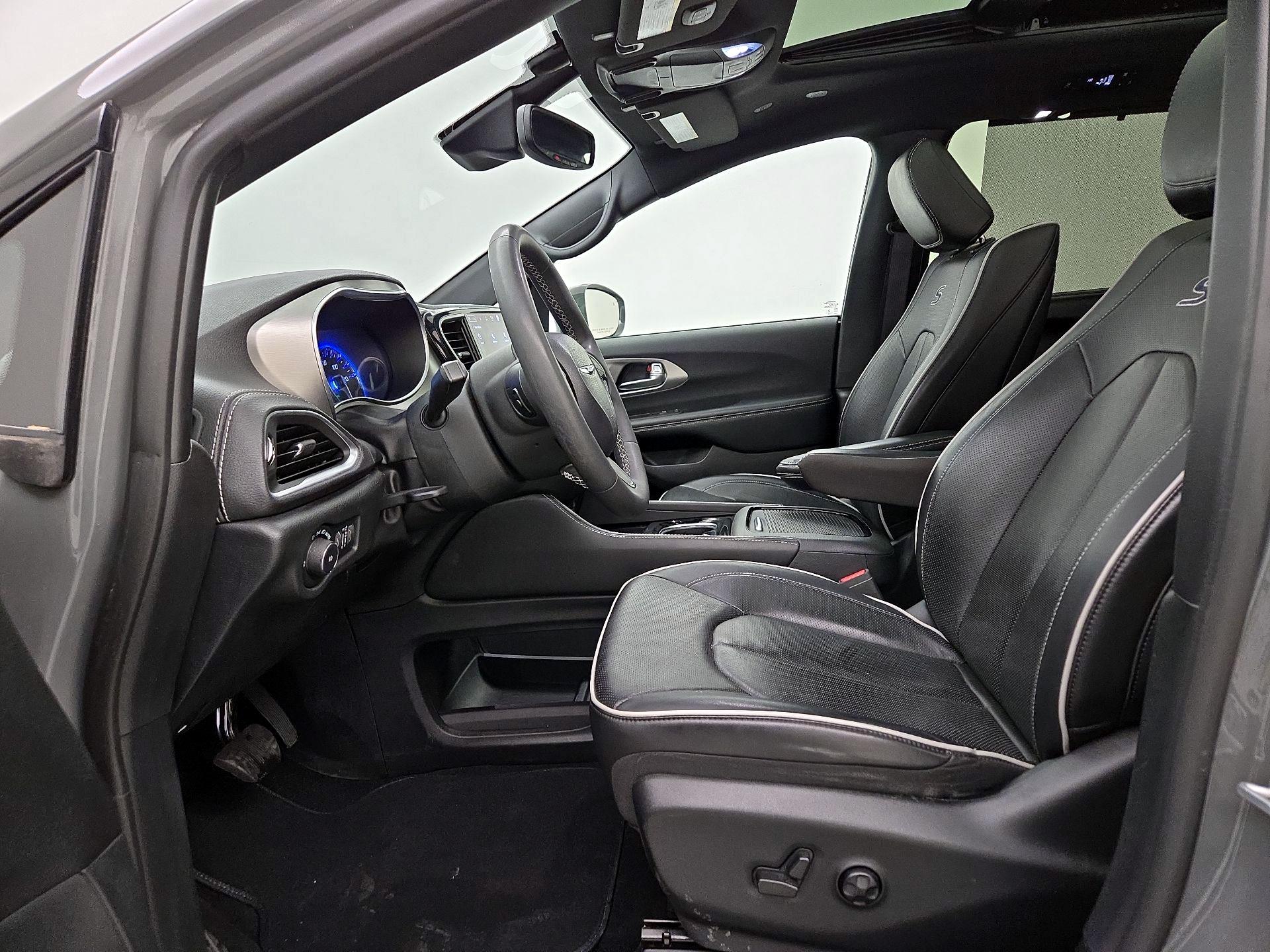 Thumbnail: 2022 Chrysler Pacifica - 11