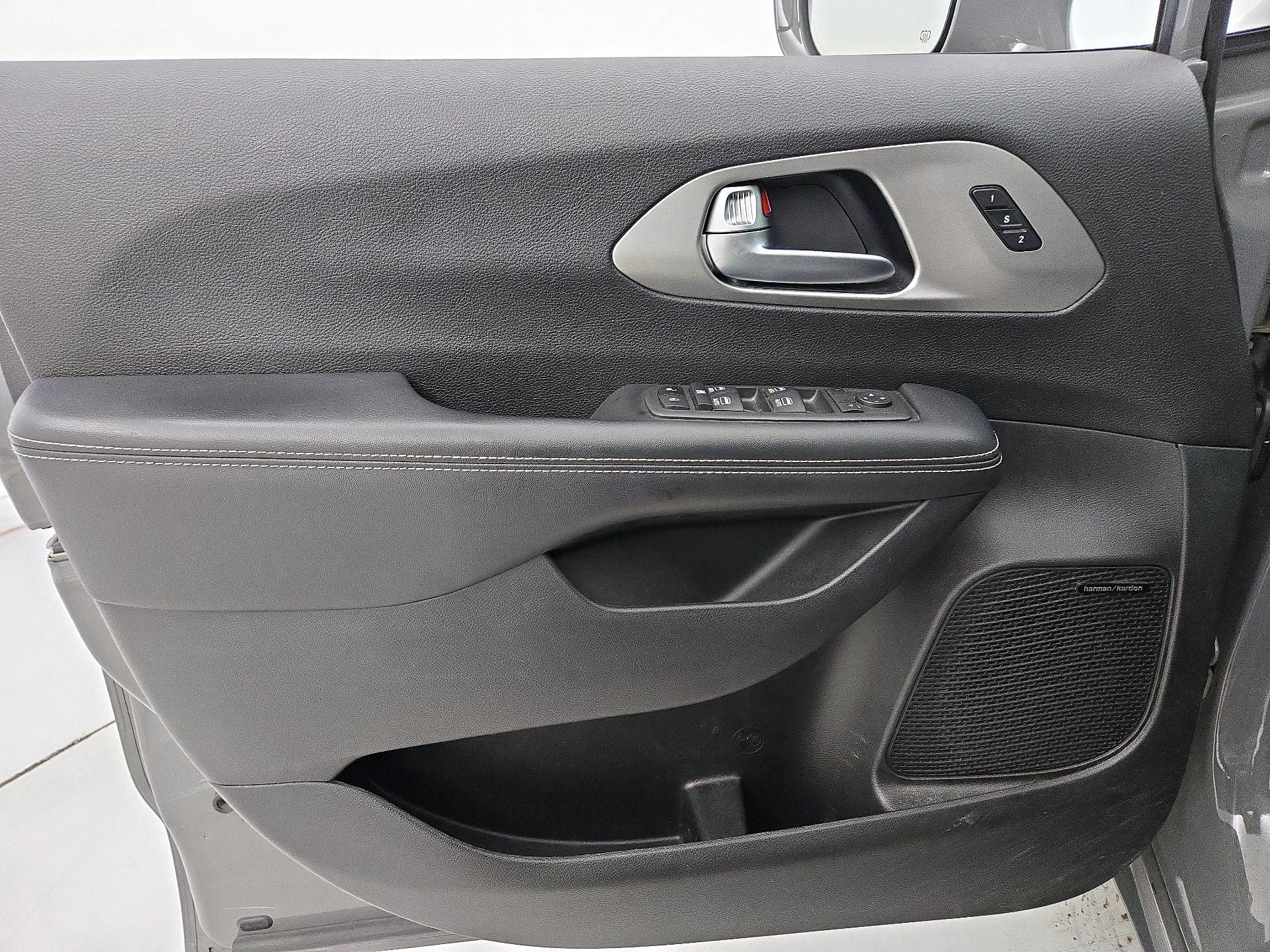 Thumbnail: 2022 Chrysler Pacifica - 12