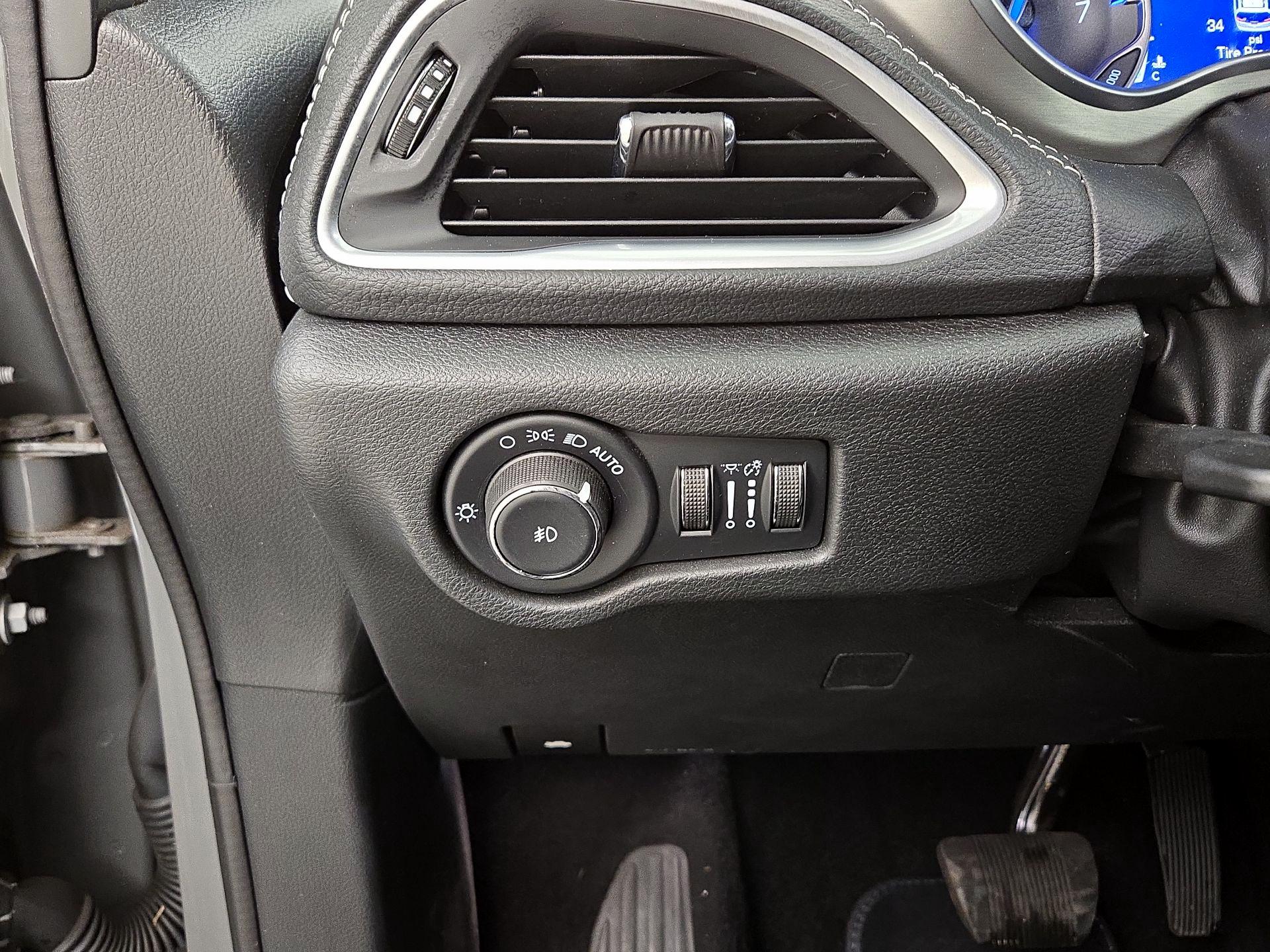 Thumbnail: 2022 Chrysler Pacifica - 13