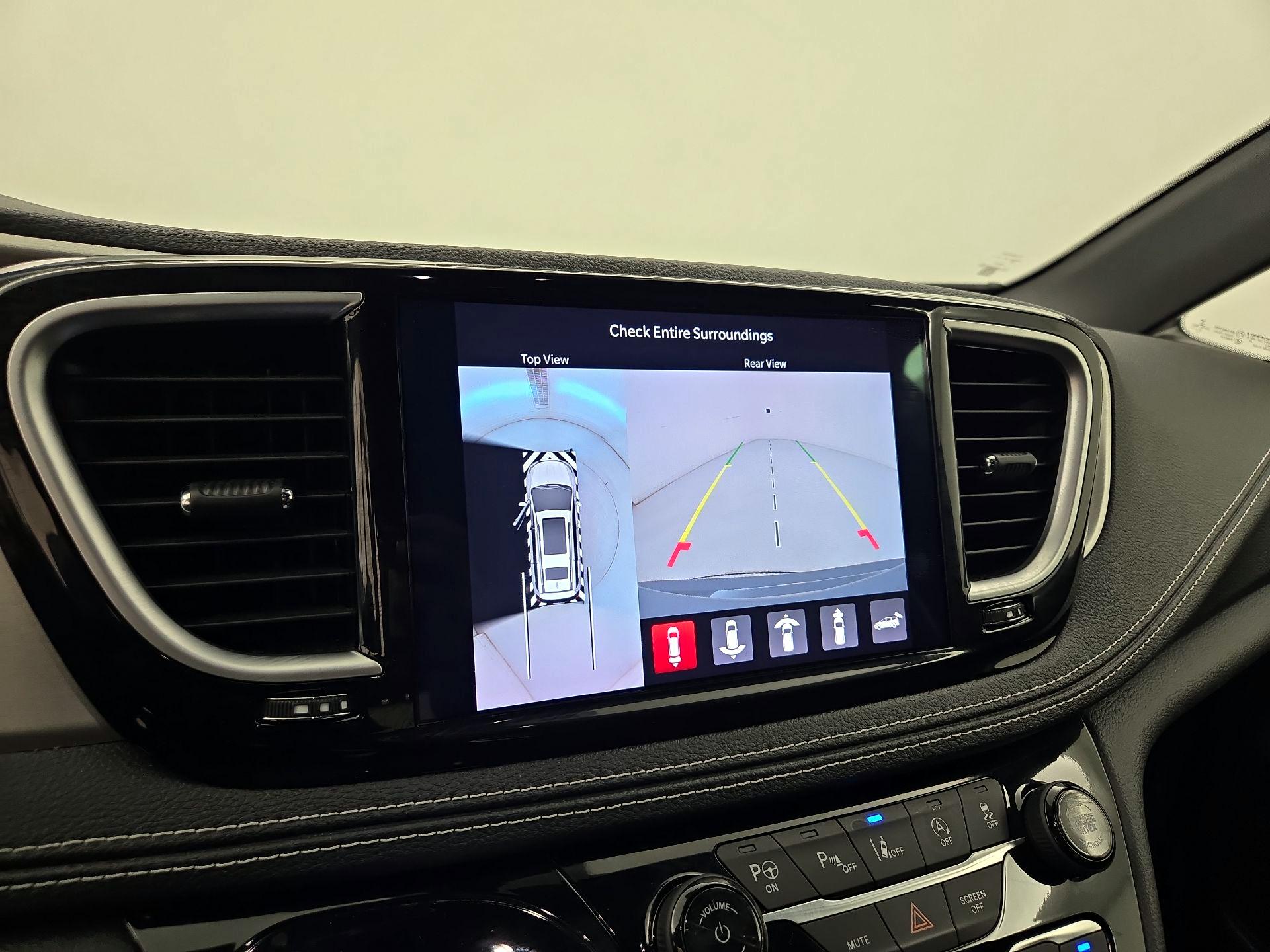 Thumbnail: 2022 Chrysler Pacifica - 15