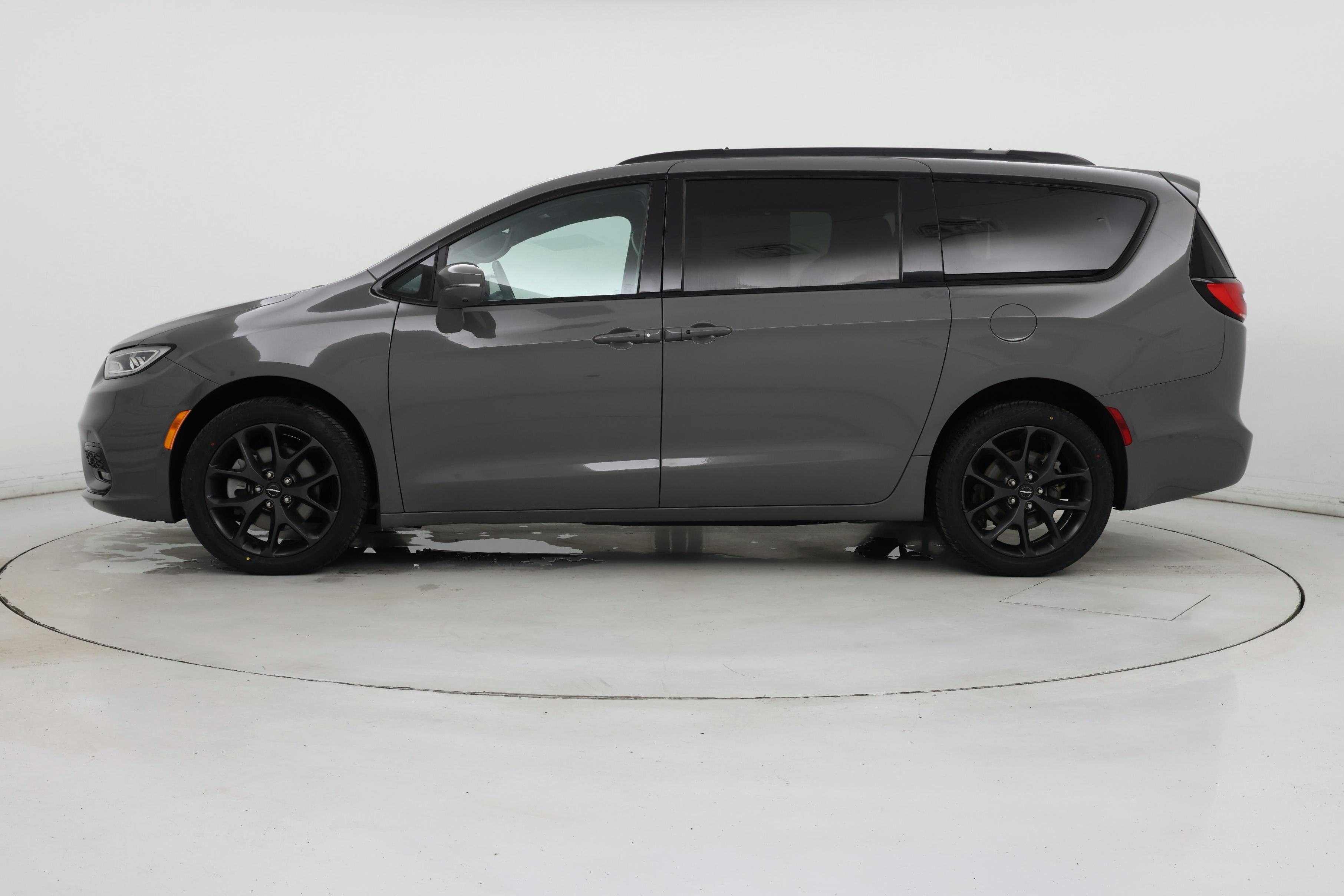 Thumbnail: 2022 Chrysler Pacifica - 3