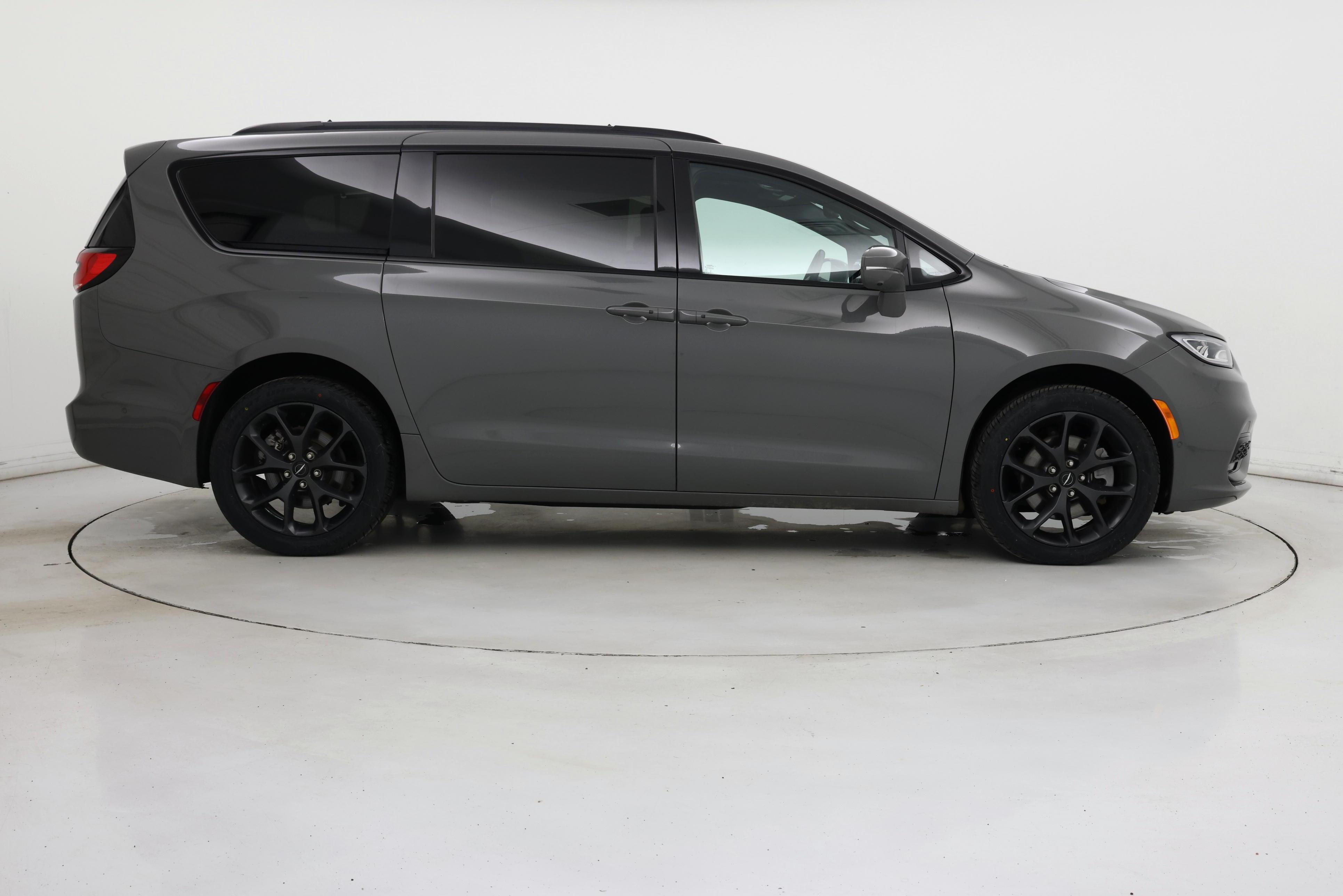 Thumbnail: 2022 Chrysler Pacifica - 7