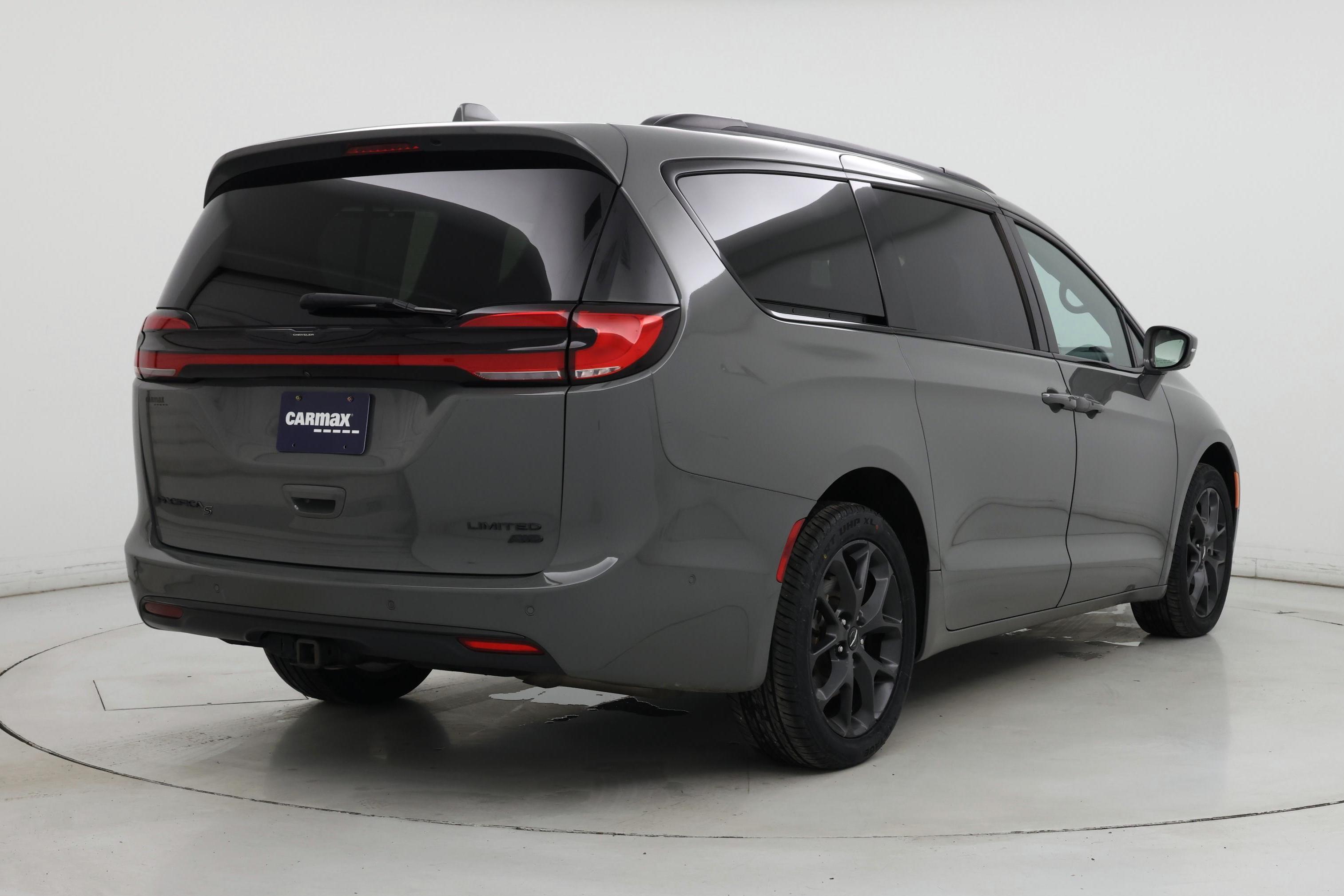 Thumbnail: 2022 Chrysler Pacifica - 8