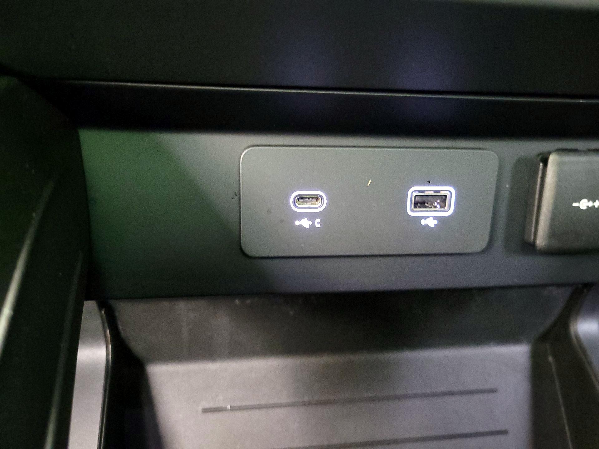 Thumbnail: 2024 Land Rover Defender - 18