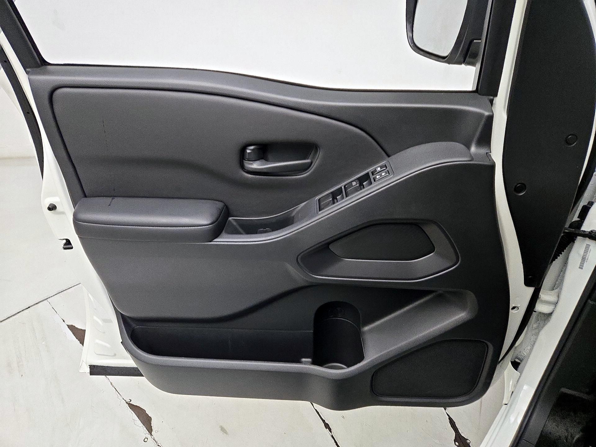 Thumbnail: 2025 Nissan Frontier - 12