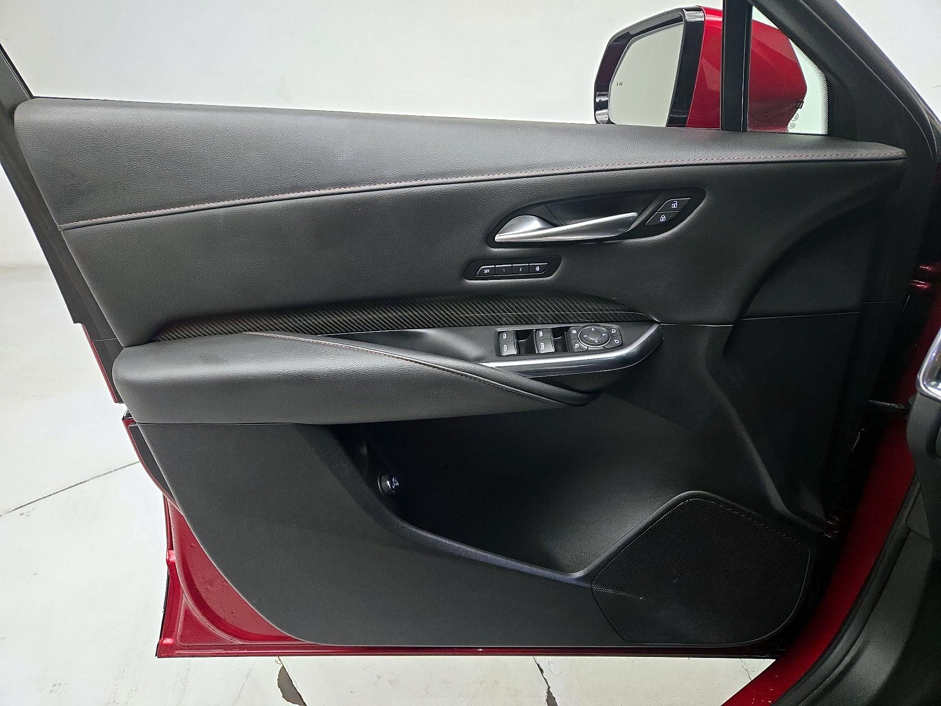 Thumbnail: 2023 Cadillac XT4 - 12