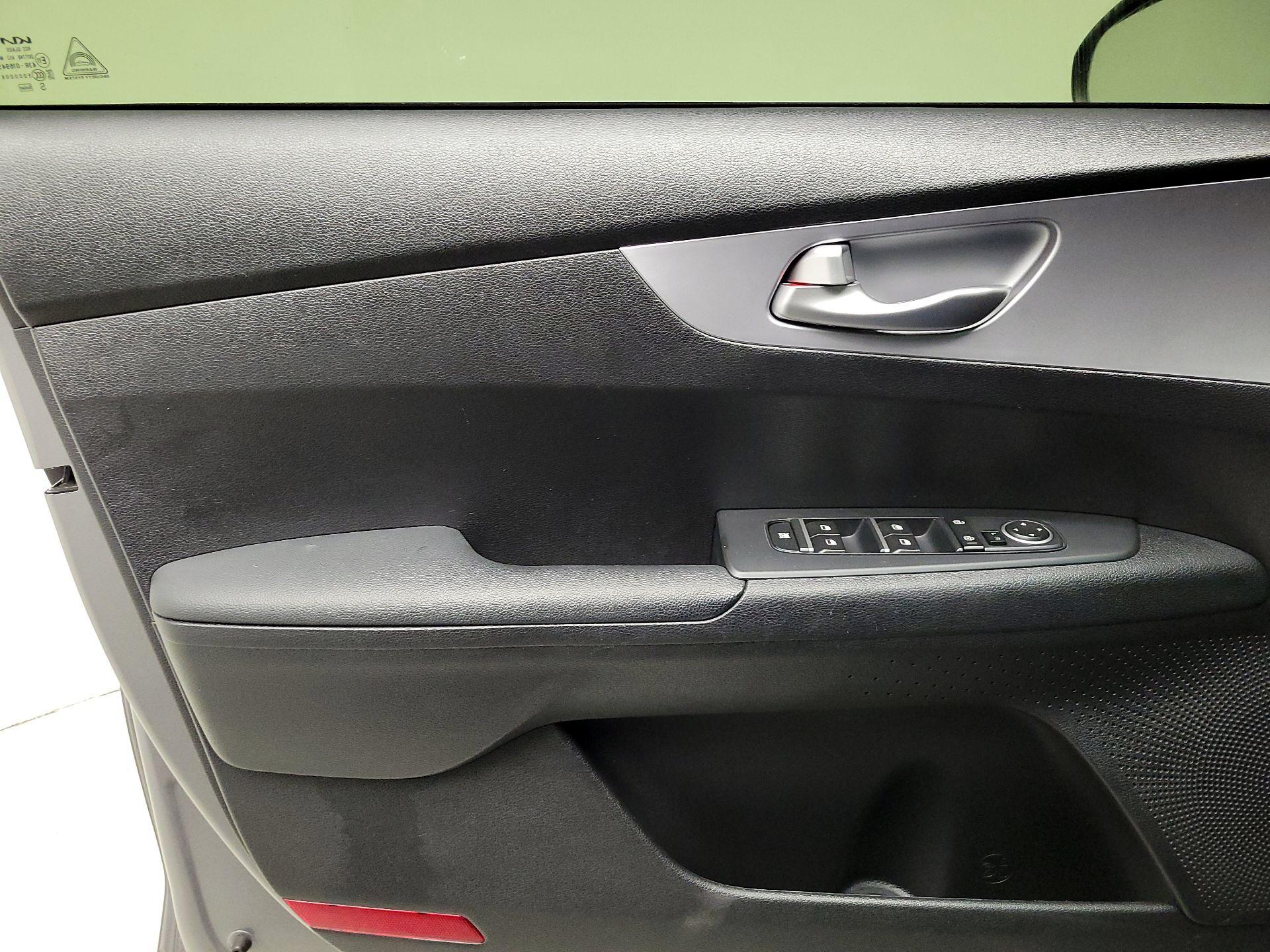 Thumbnail: 2024 Kia Forte - 12