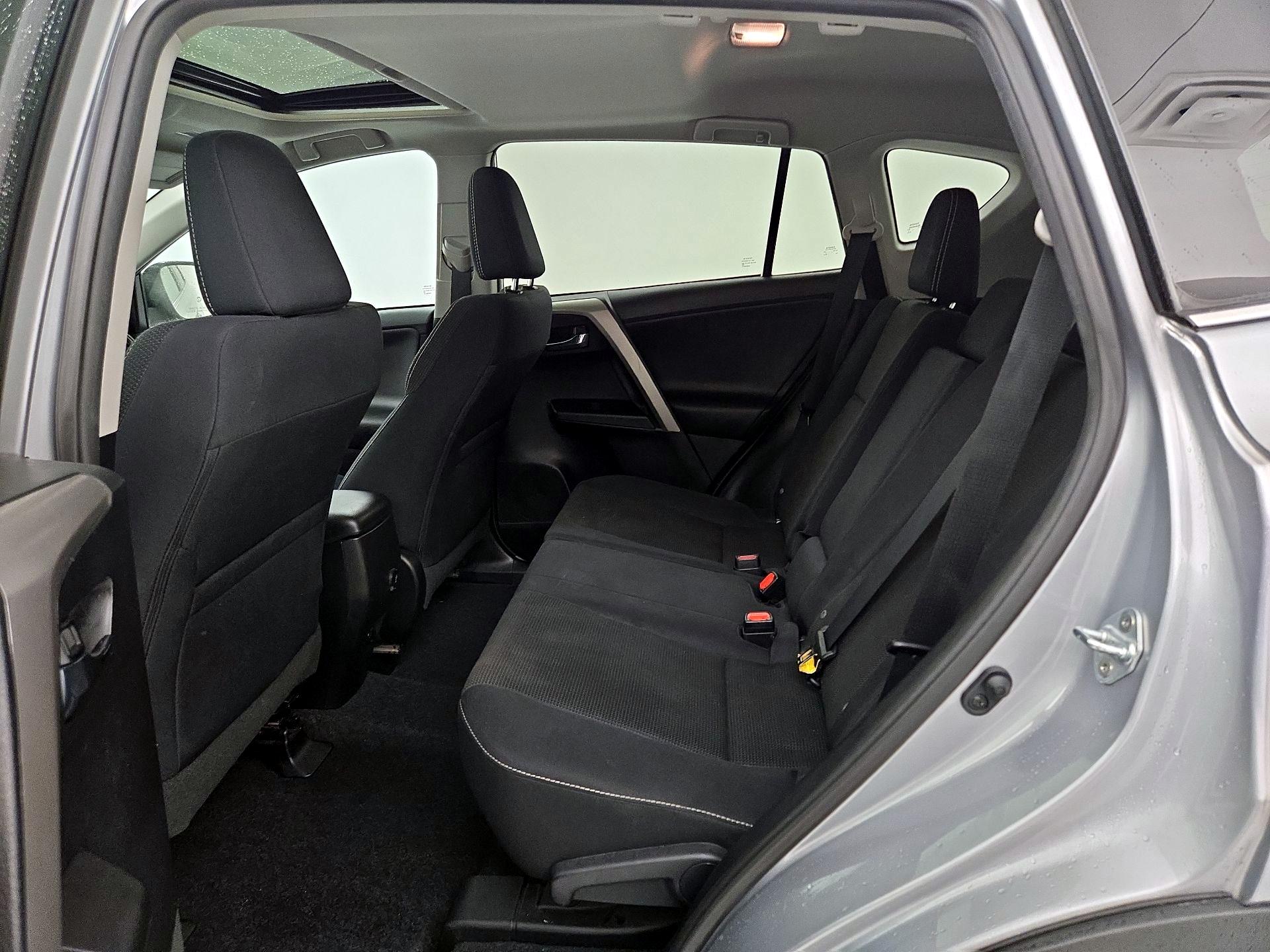 Thumbnail: 2017 Toyota RAV4 - 20