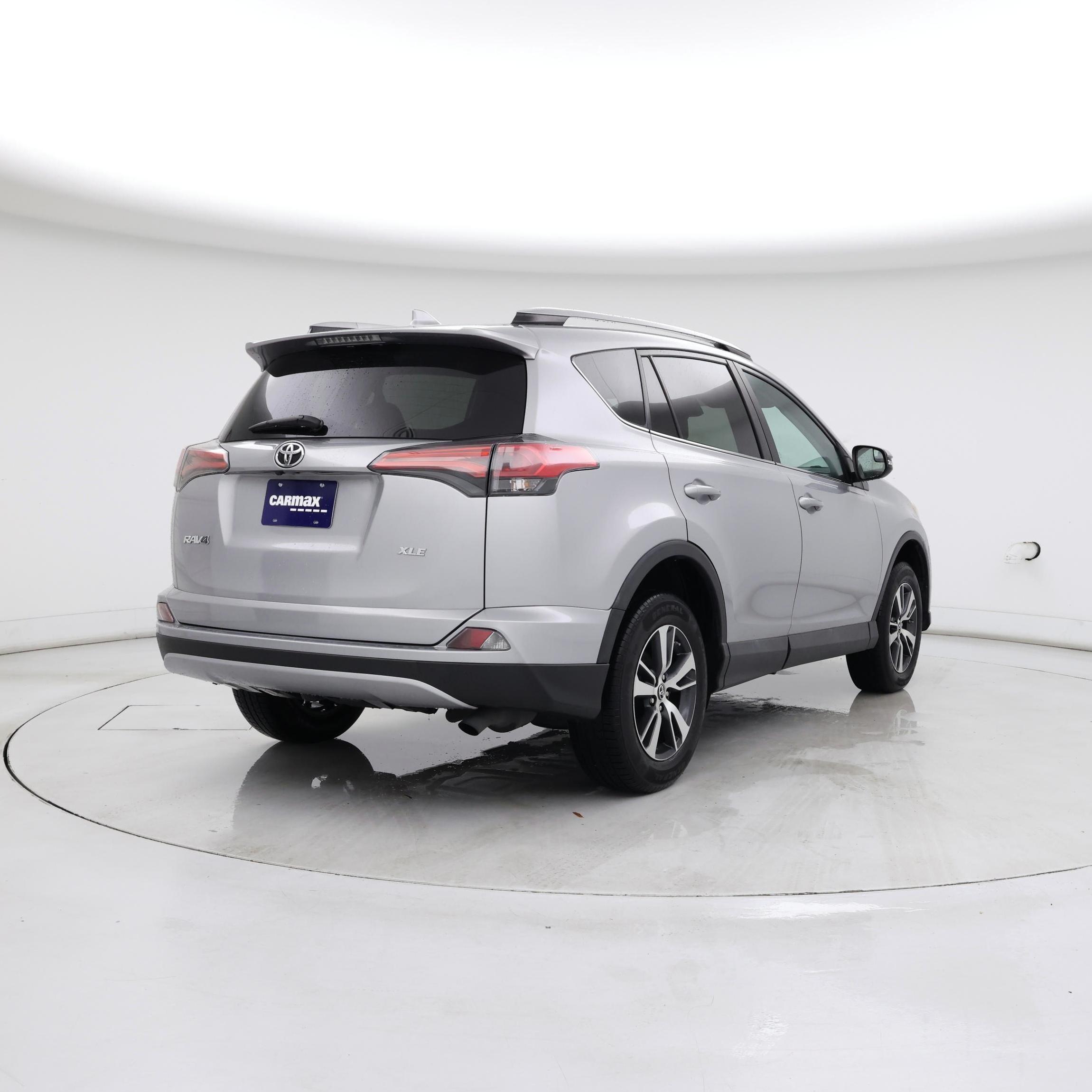 Thumbnail: 2017 Toyota RAV4 - 8