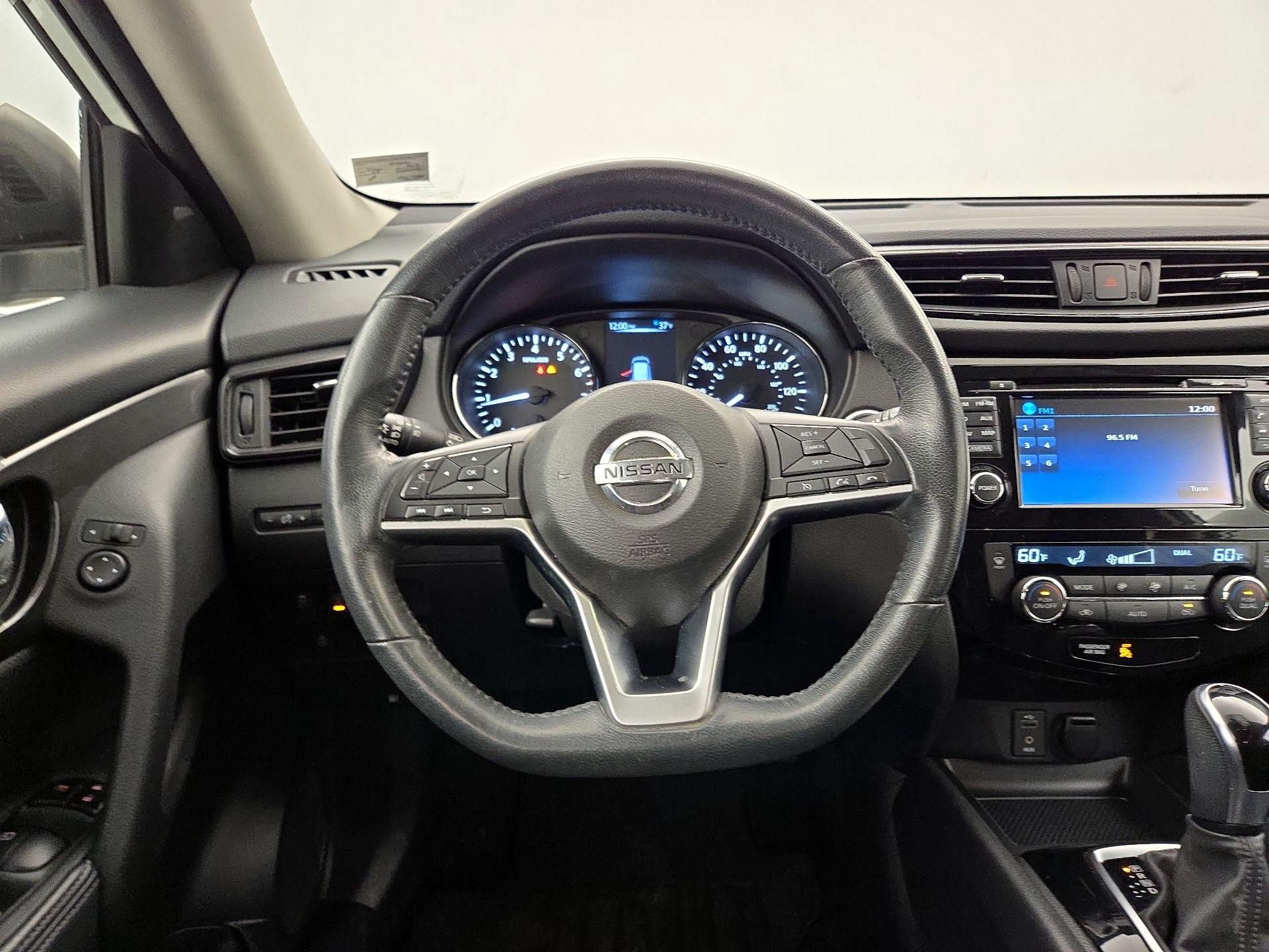 Thumbnail: 2017 Nissan Rogue - 10