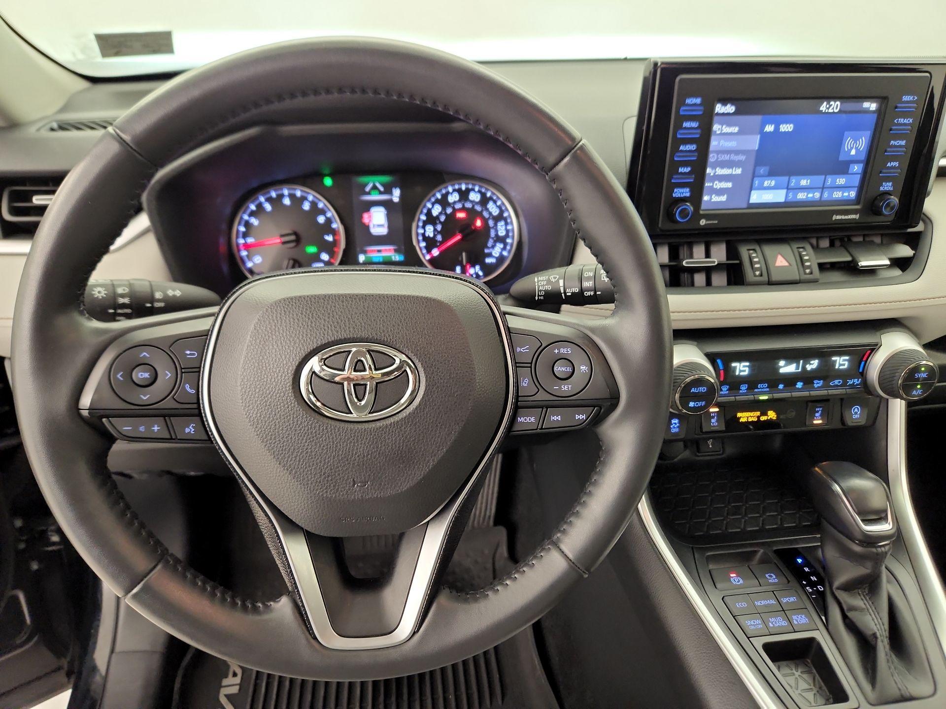 Thumbnail: 2020 Toyota RAV4 - 10