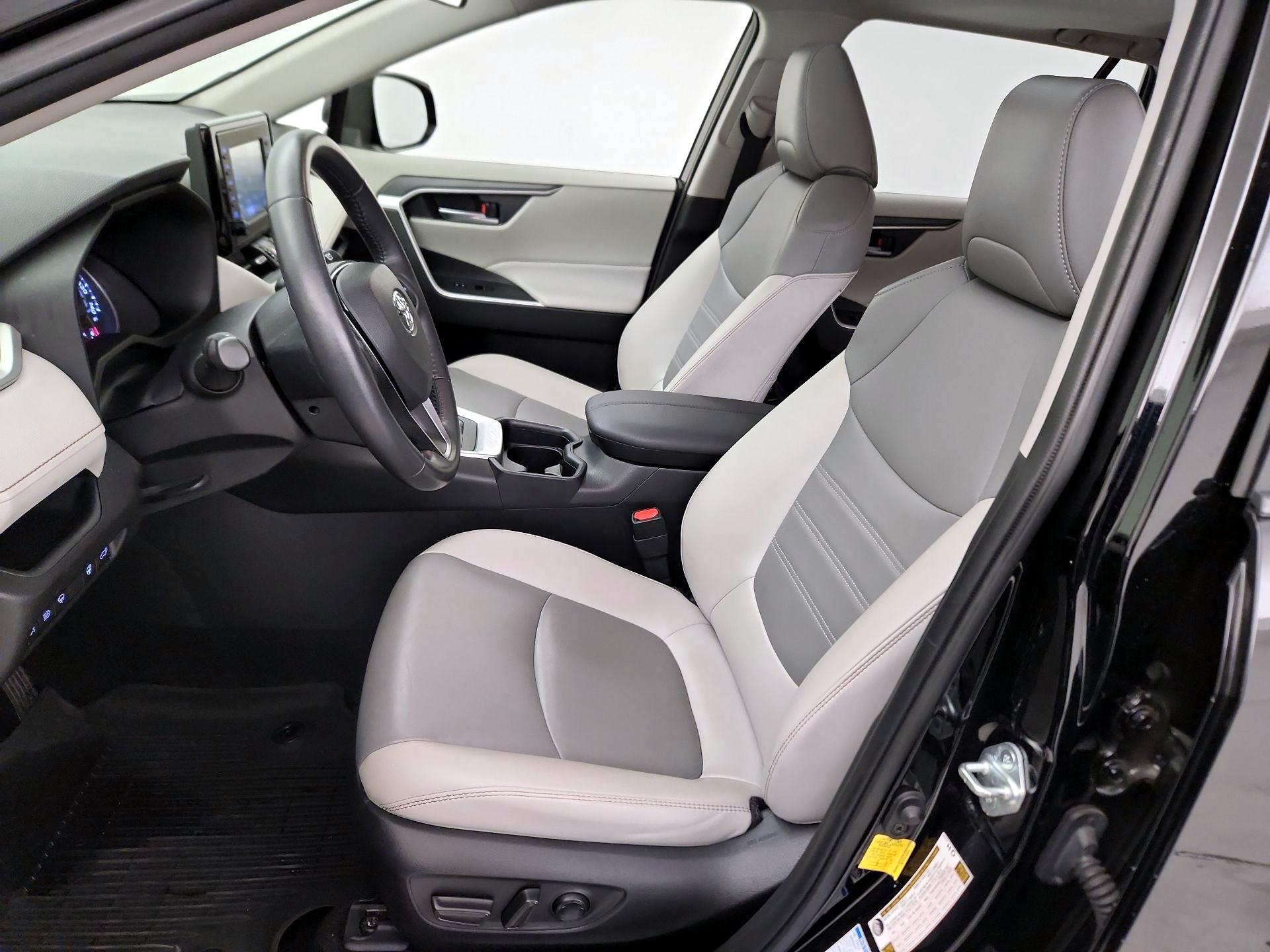 Thumbnail: 2020 Toyota RAV4 - 11