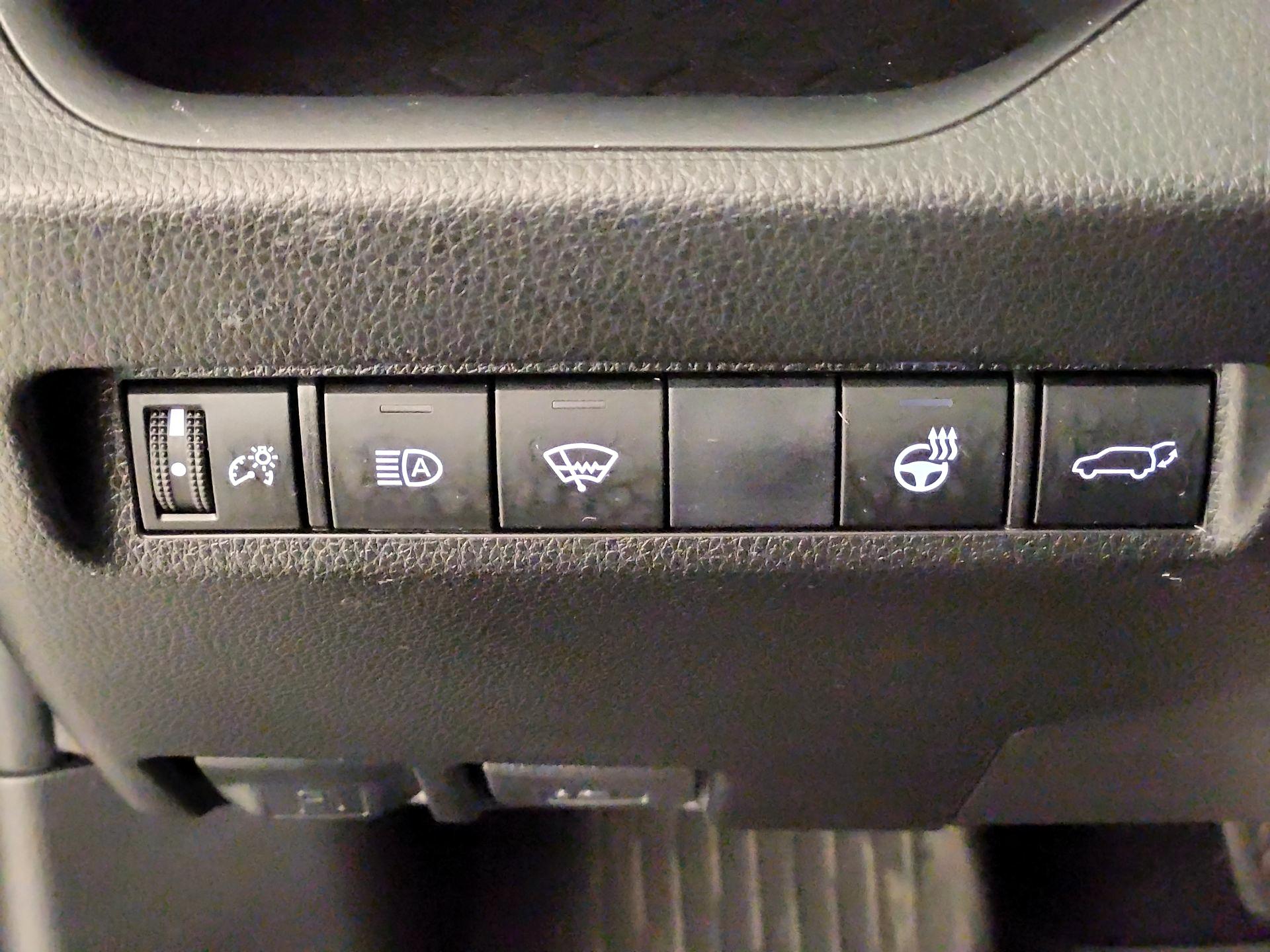 Thumbnail: 2020 Toyota RAV4 - 13