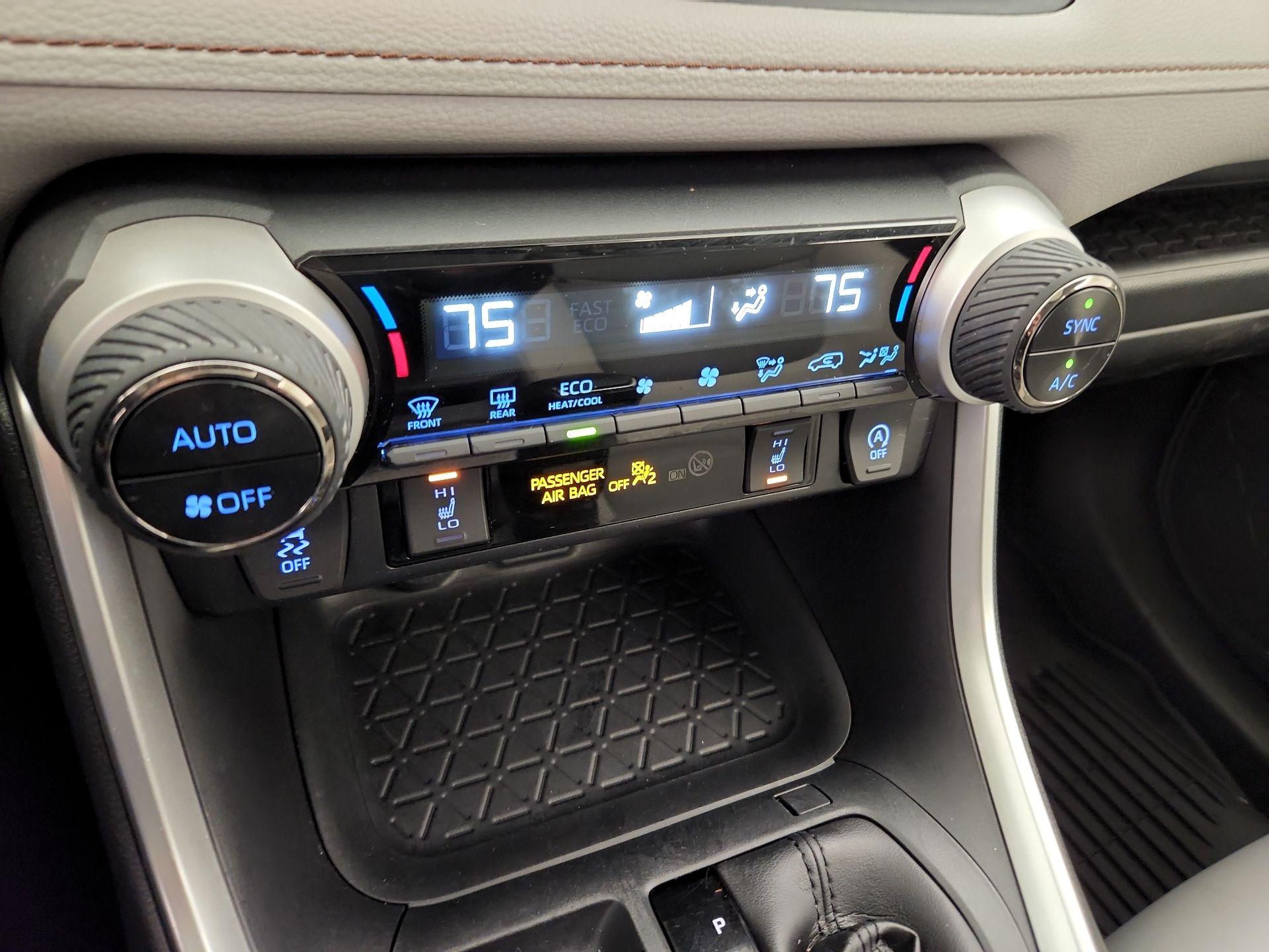 Thumbnail: 2020 Toyota RAV4 - 17