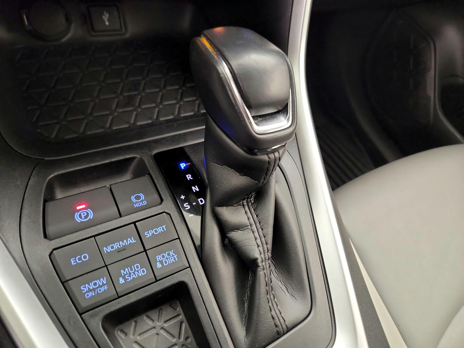 Thumbnail: 2020 Toyota RAV4 - 18