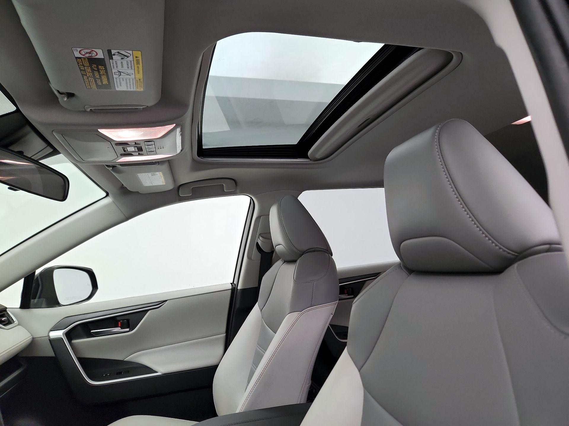 Thumbnail: 2020 Toyota RAV4 - 20