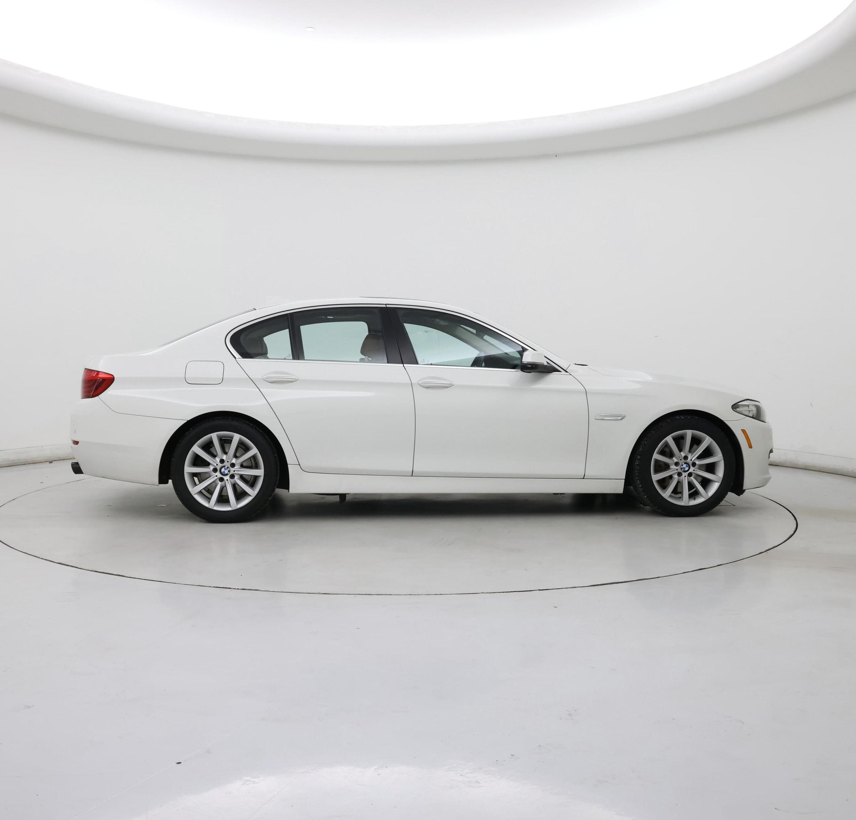 Thumbnail: 2014 BMW 5 Series - 7