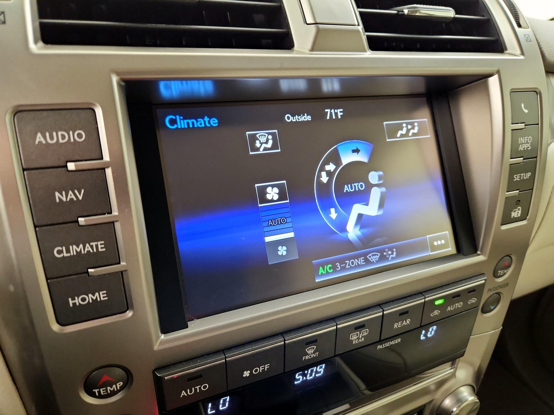 Thumbnail: 2017 Lexus GX - 17