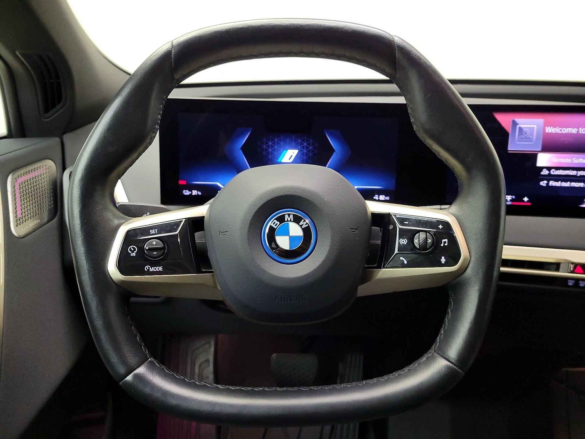 Thumbnail: 2023 BMW iX - 10