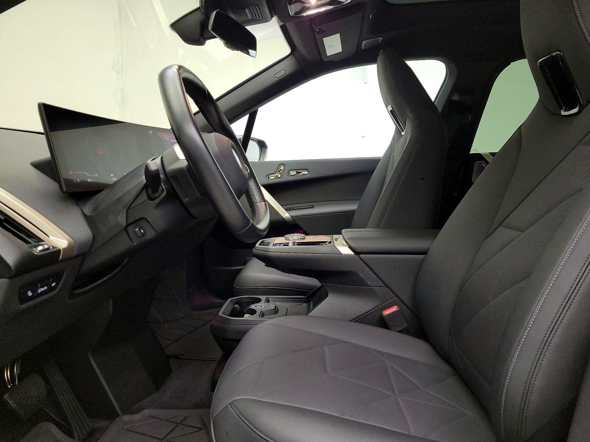 Thumbnail: 2023 BMW iX - 11