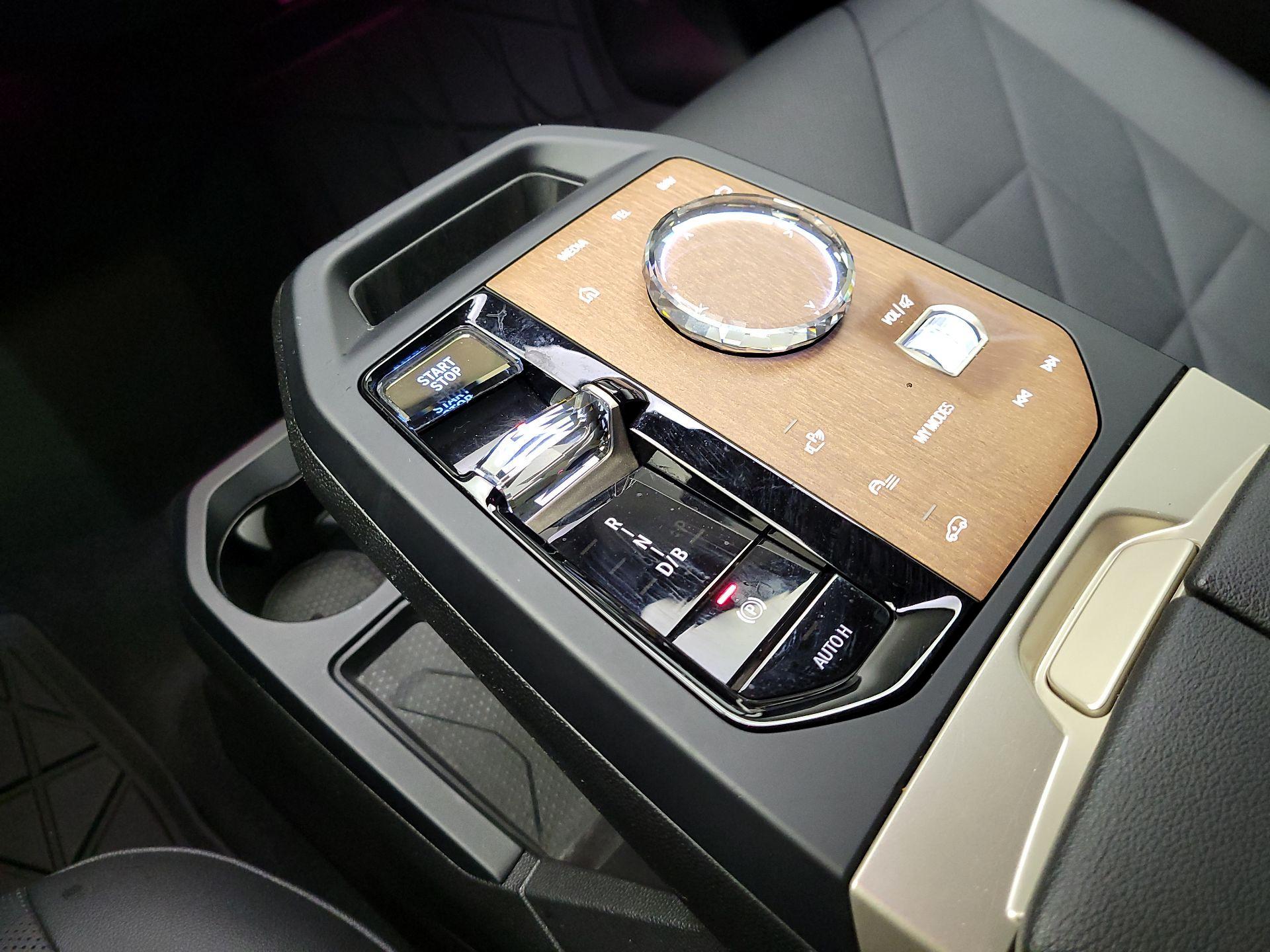 Thumbnail: 2023 BMW iX - 18