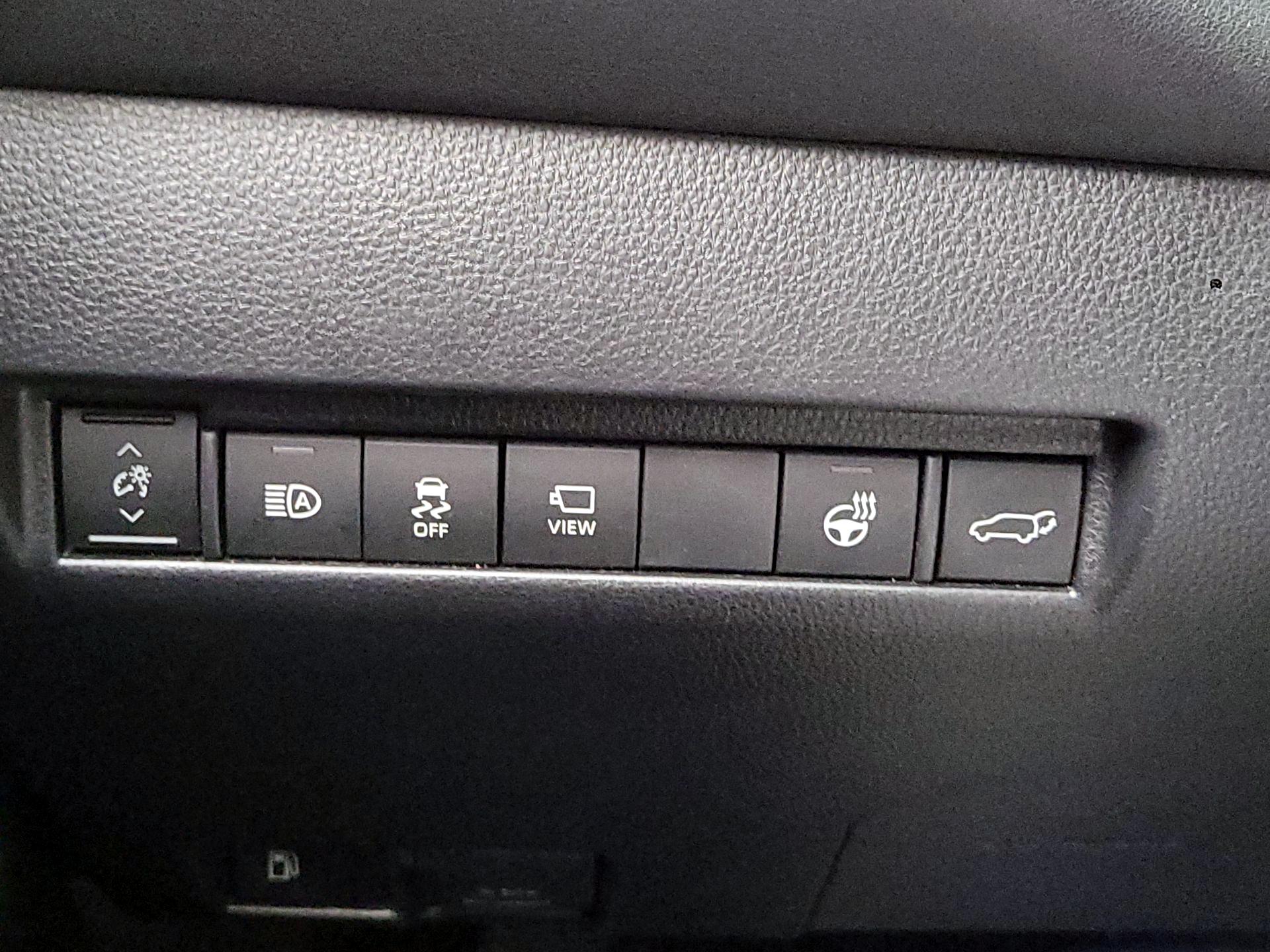 Thumbnail: 2022 Toyota Venza - 11