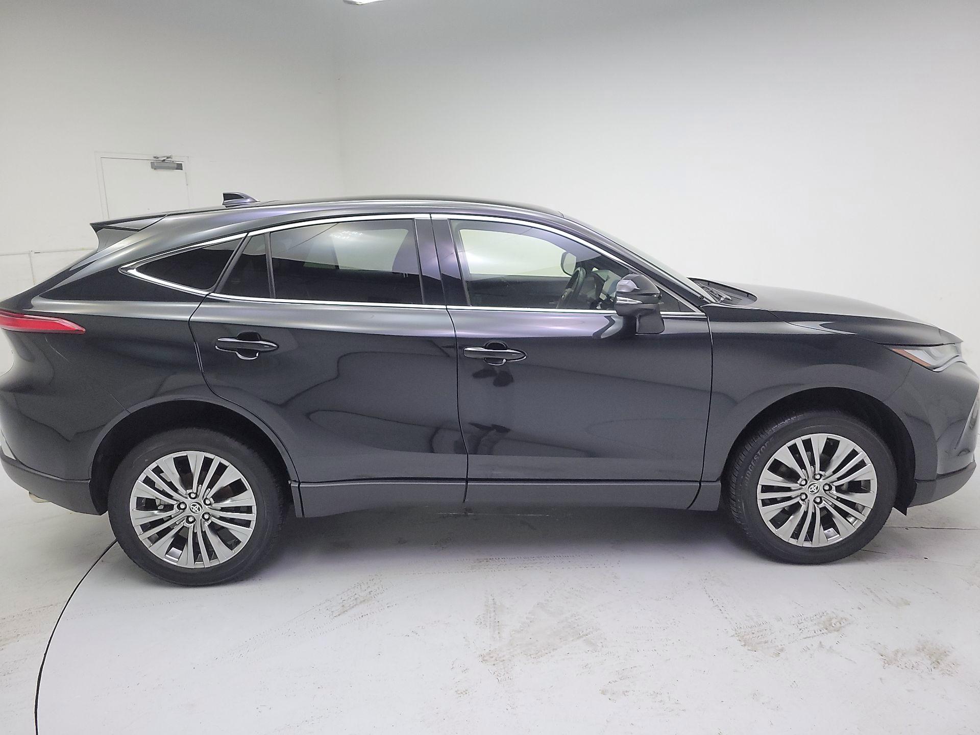 Thumbnail: 2022 Toyota Venza - 4