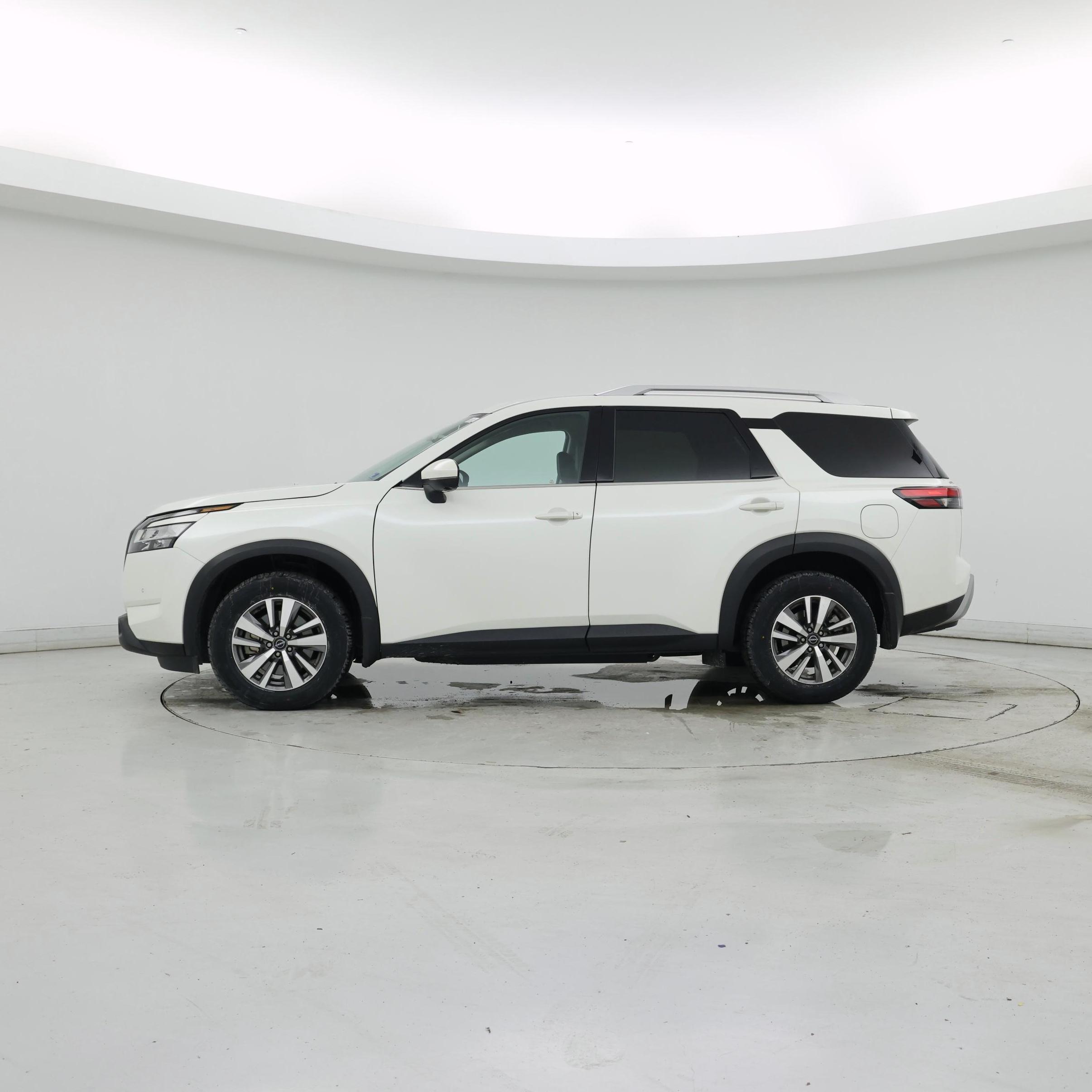 Thumbnail: 2022 Nissan Pathfinder - 3