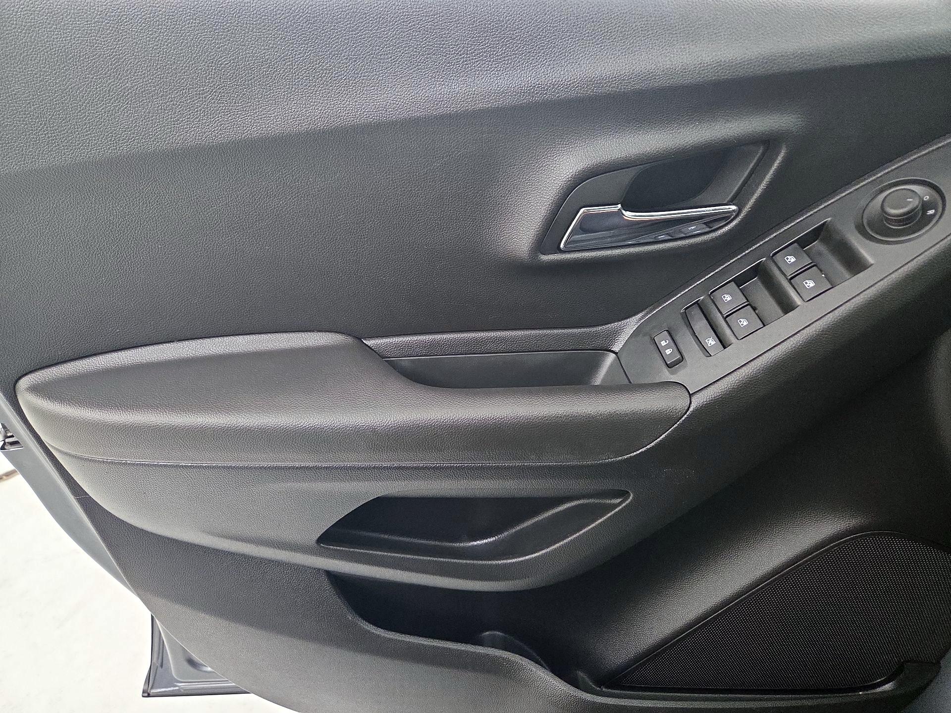 Thumbnail: 2019 Chevrolet Trax - 12