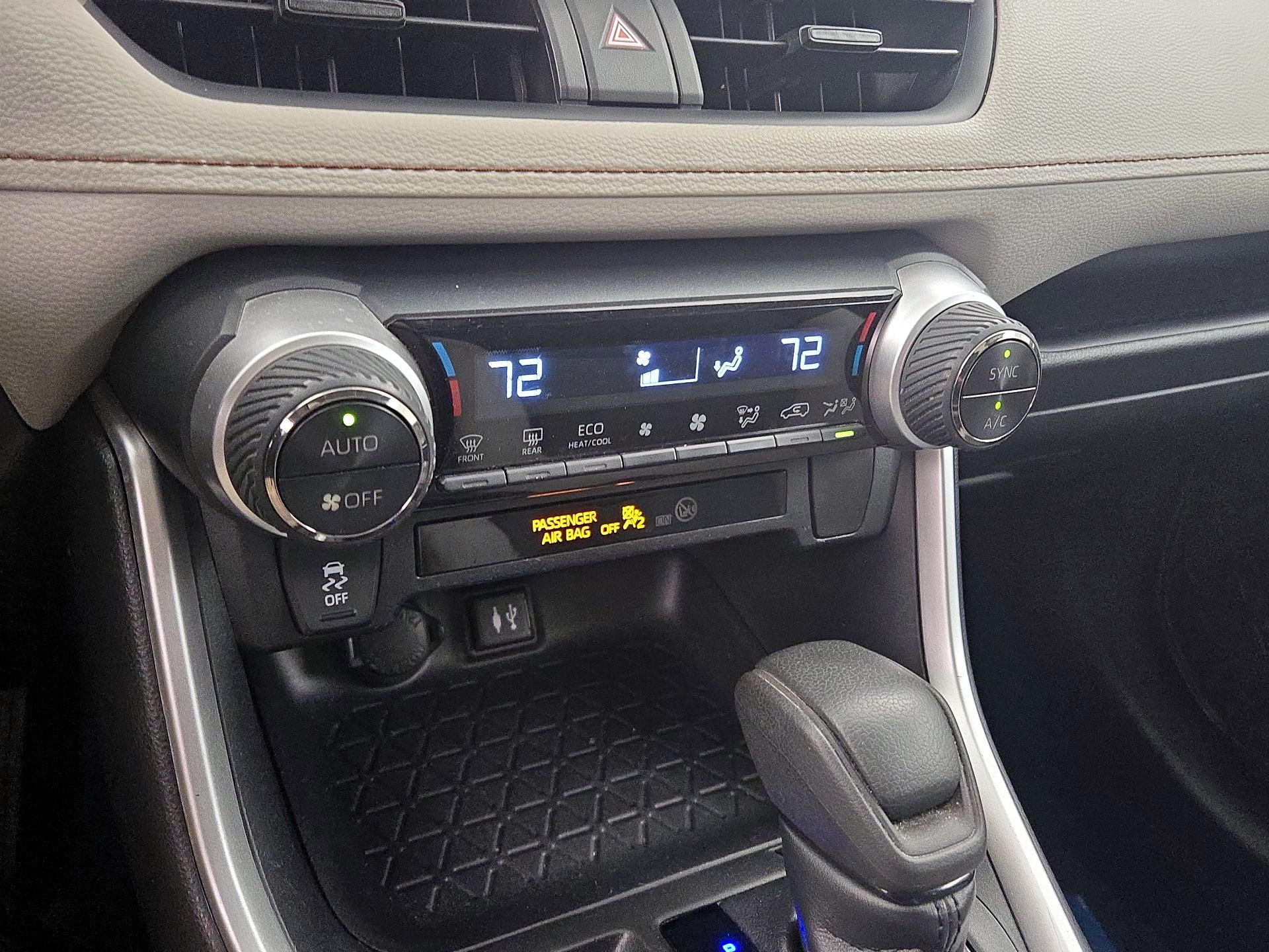 Thumbnail: 2019 Toyota RAV4 - 16