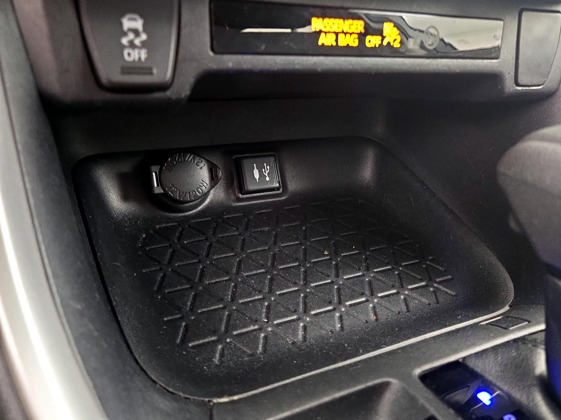 Thumbnail: 2019 Toyota RAV4 - 18