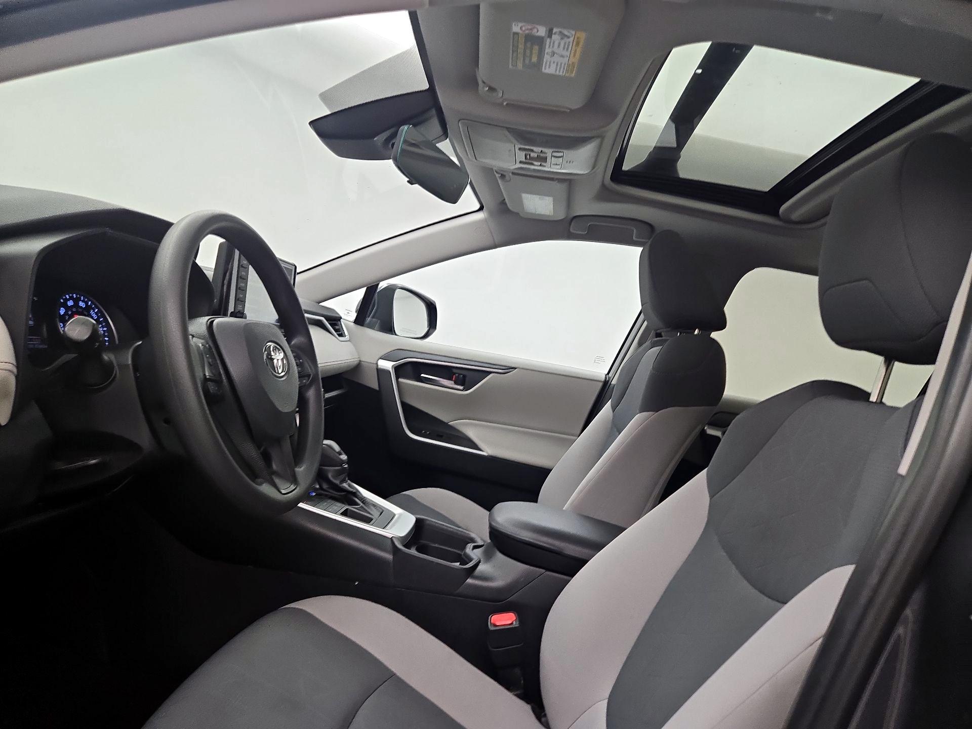 Thumbnail: 2019 Toyota RAV4 - 19